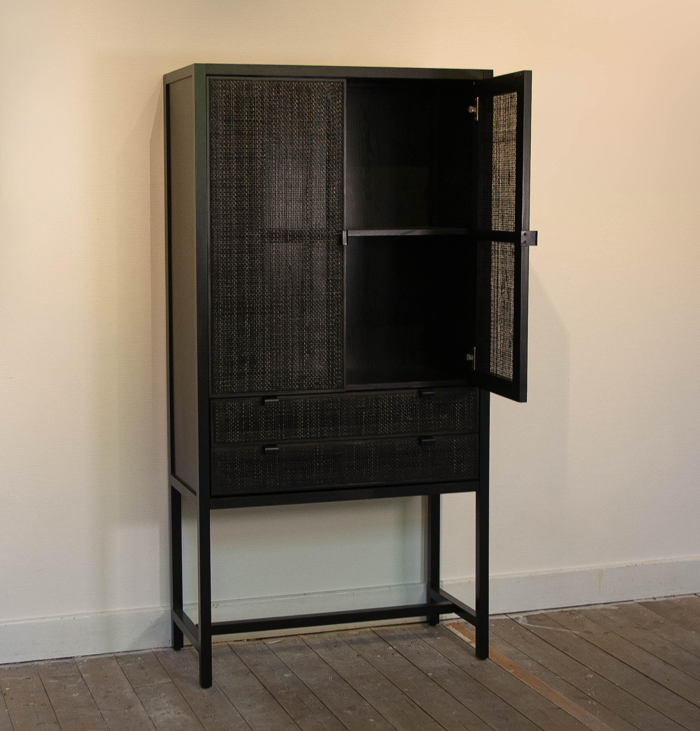 Armadietto nero in Wood e rattan In condizioni ottime in vendita a Oostende, BE