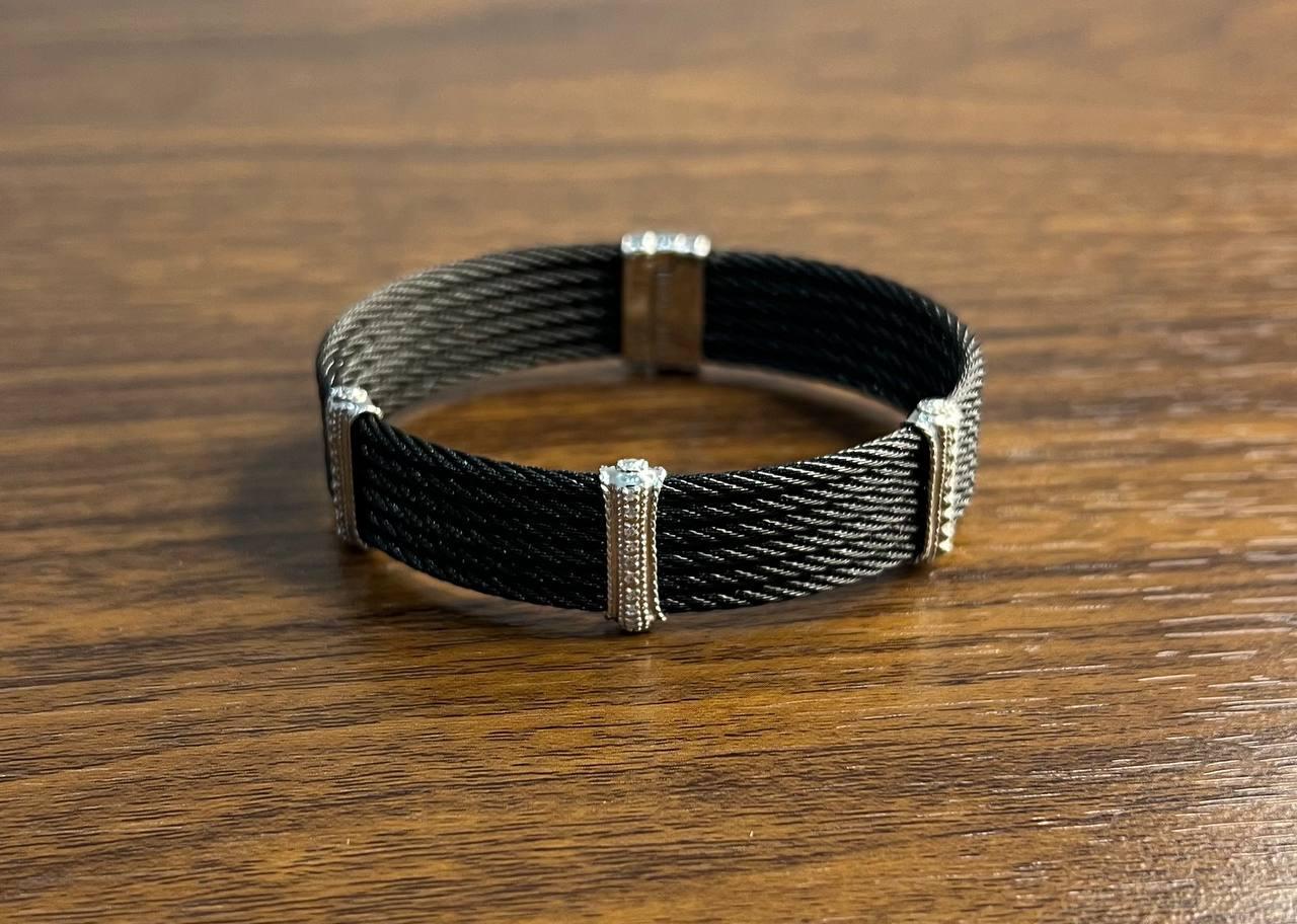 Taille ronde Bracelet fantaisie filigrane à plusieurs rangs avec diamants en or blanc 18 carats en vente