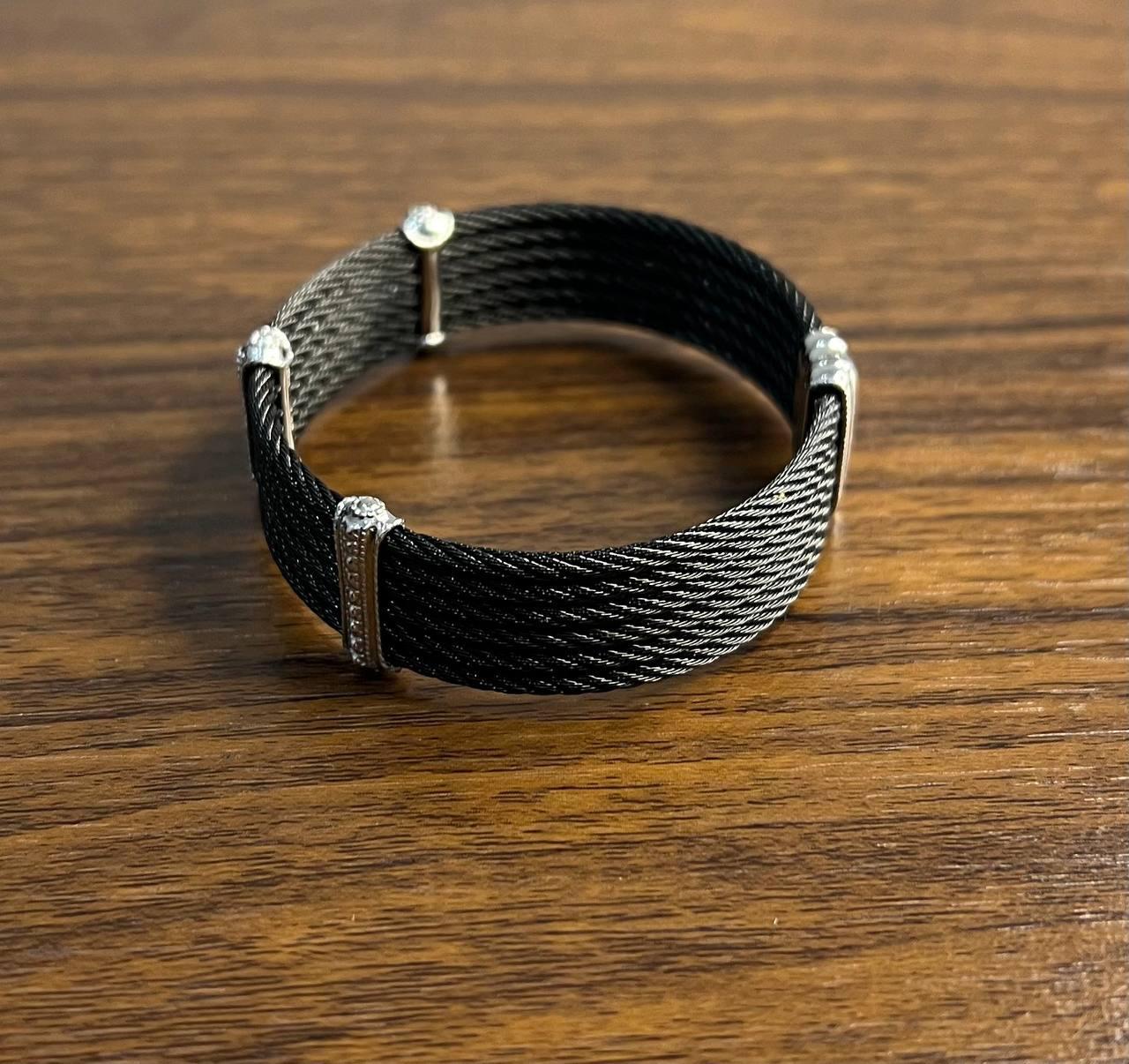 Bracelet fantaisie filigrane à plusieurs rangs avec diamants en or blanc 18 carats en vente 1