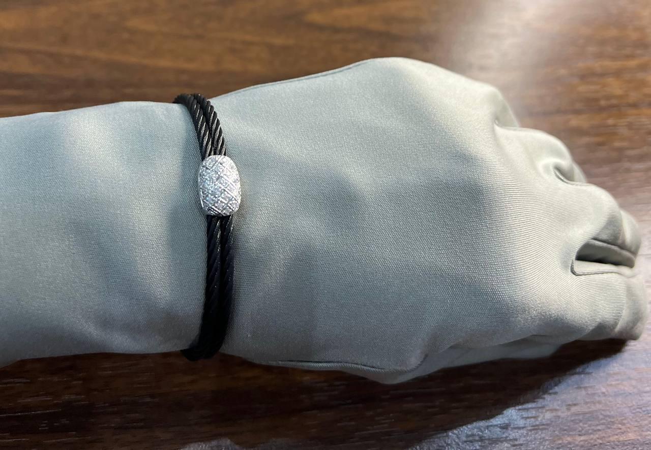 Bracciale nero a cavo con diamanti in oro bianco 18 carati con filigrana e dichiarazione a torsione in vendita 4