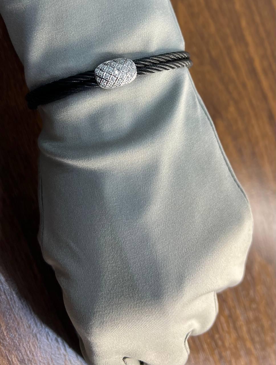 Bracciale nero a cavo con diamanti in oro bianco 18 carati con filigrana e dichiarazione a torsione in vendita 1