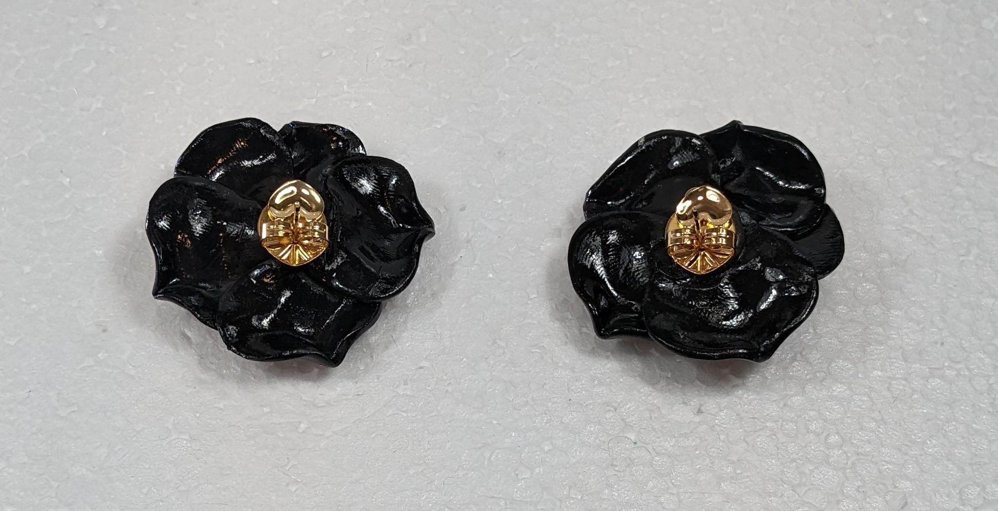 Romantic  Black Camelia Polymer  Earrings with golplated silver closure For Sale
