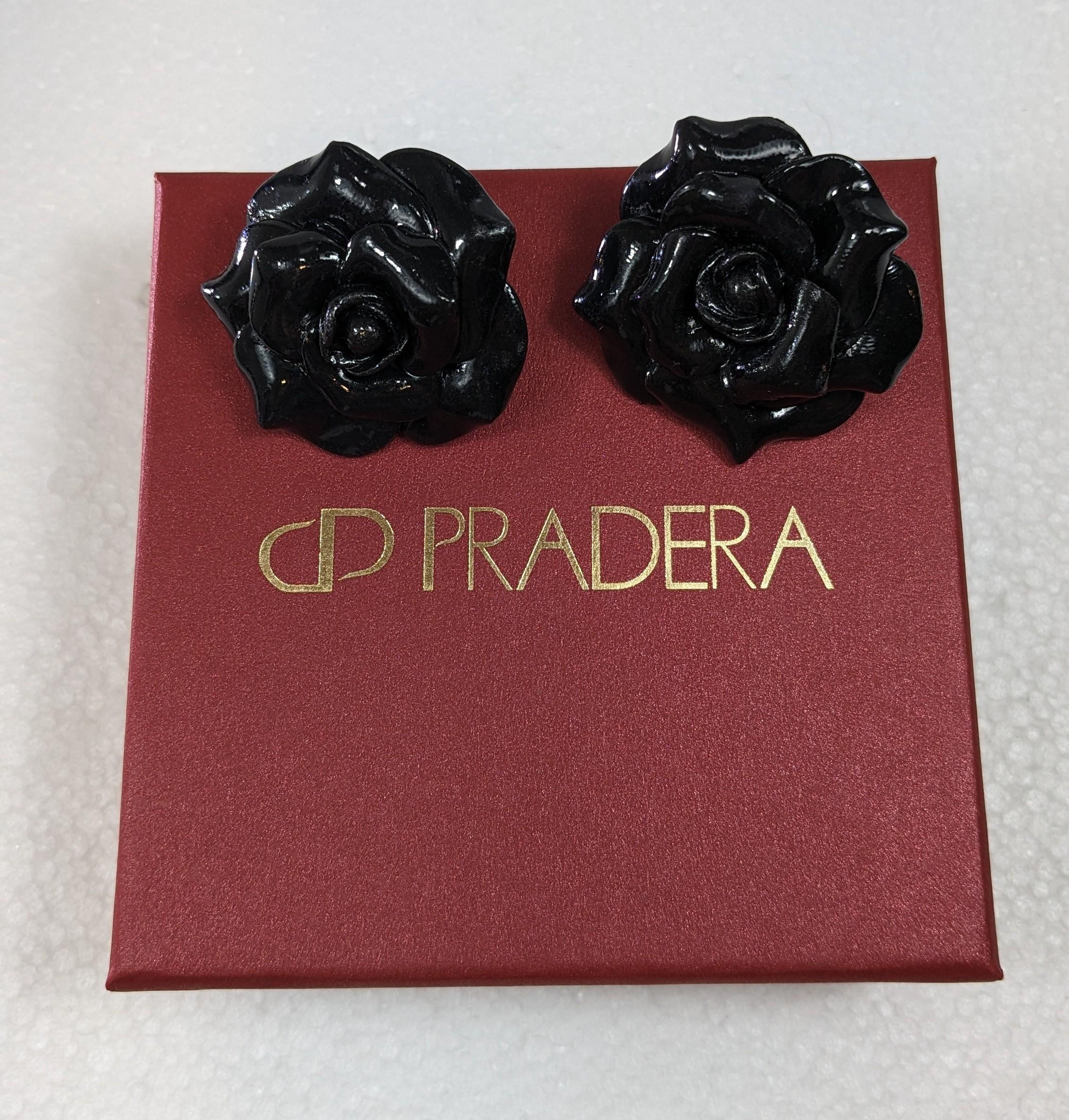  Black Camelia Polymer  Earrings with golplated silver closure In New Condition For Sale In  Bilbao, ES