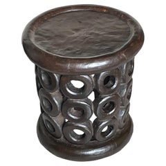 Tabouret noir en bois sculpté d'Afrique du Cameroun, années 1950