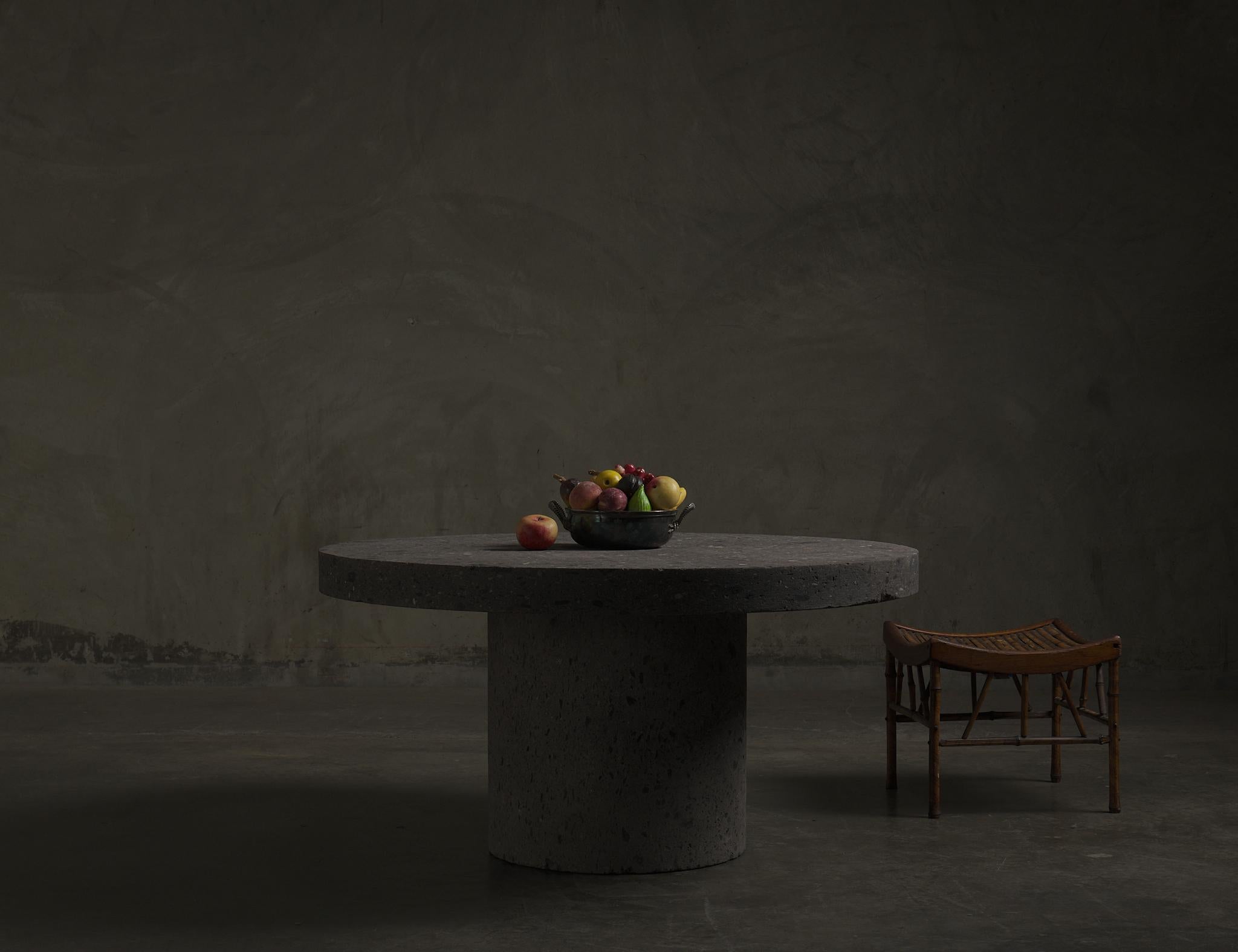 XXIe siècle et contemporain Table ronde Cantera noire en vente