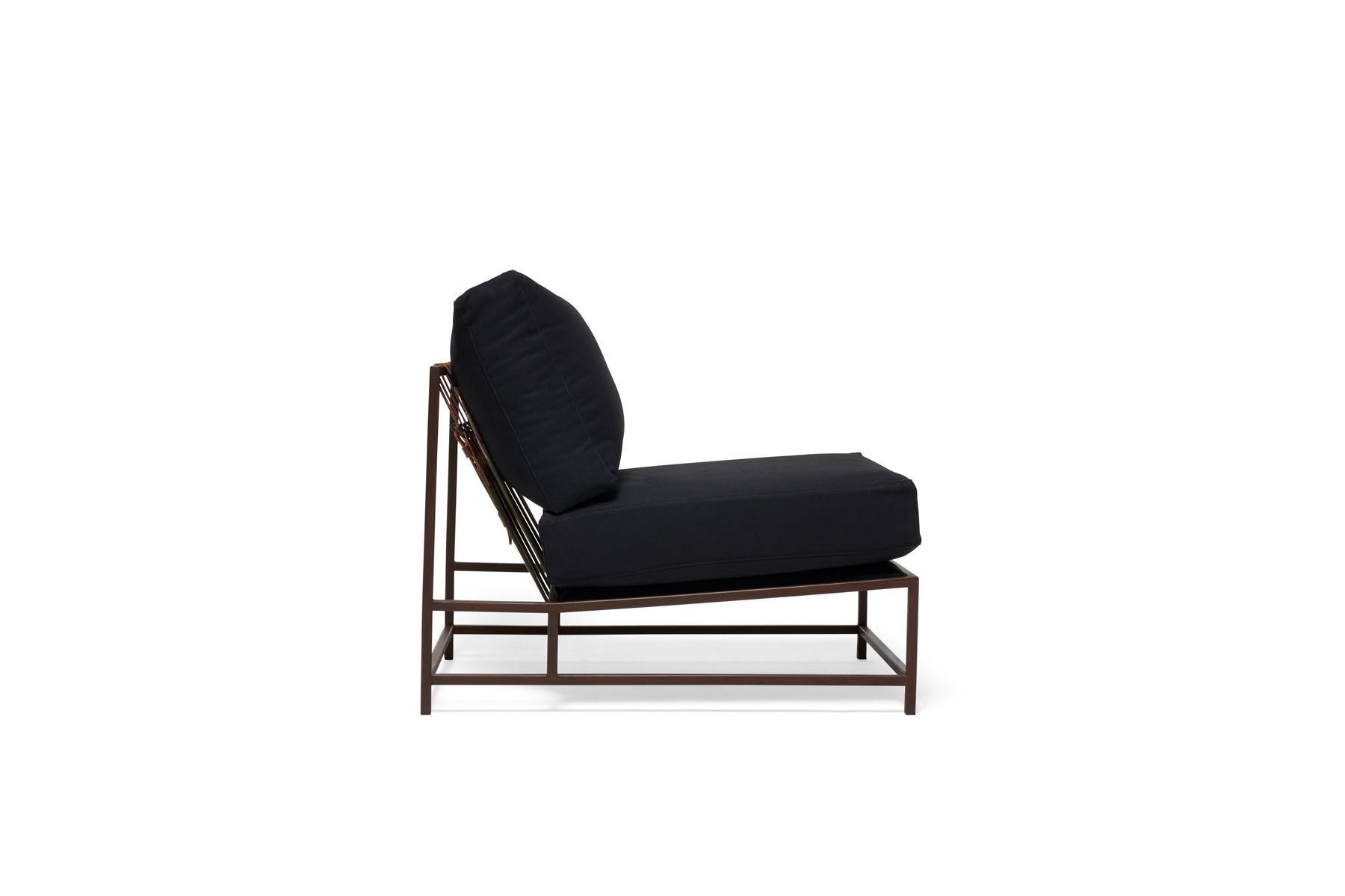 Stuhl aus schwarzem Segeltuch und marmoriertem Rost (amerikanisch) im Angebot