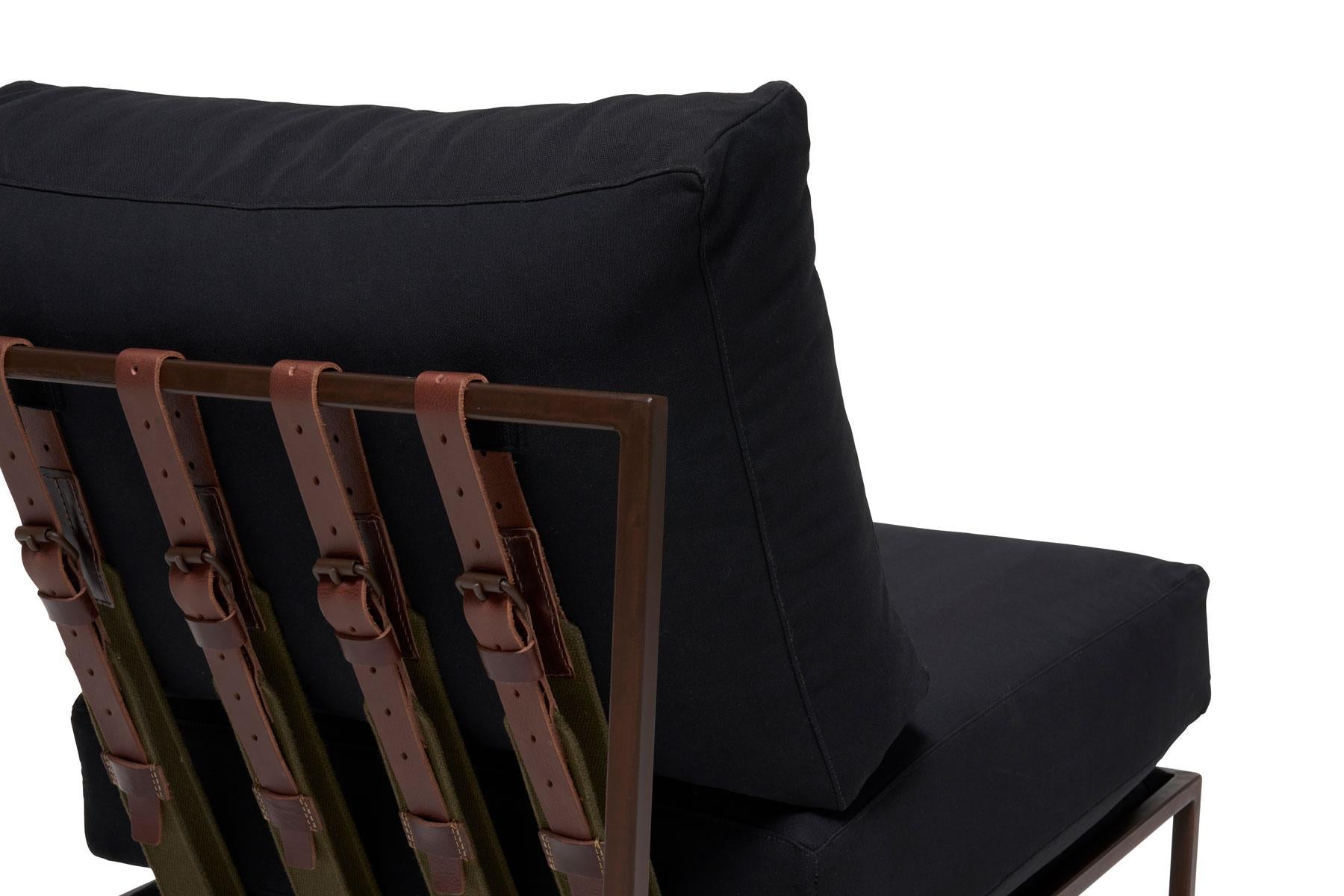 Stuhl aus schwarzem Segeltuch und marmoriertem Rost (21. Jahrhundert und zeitgenössisch) im Angebot
