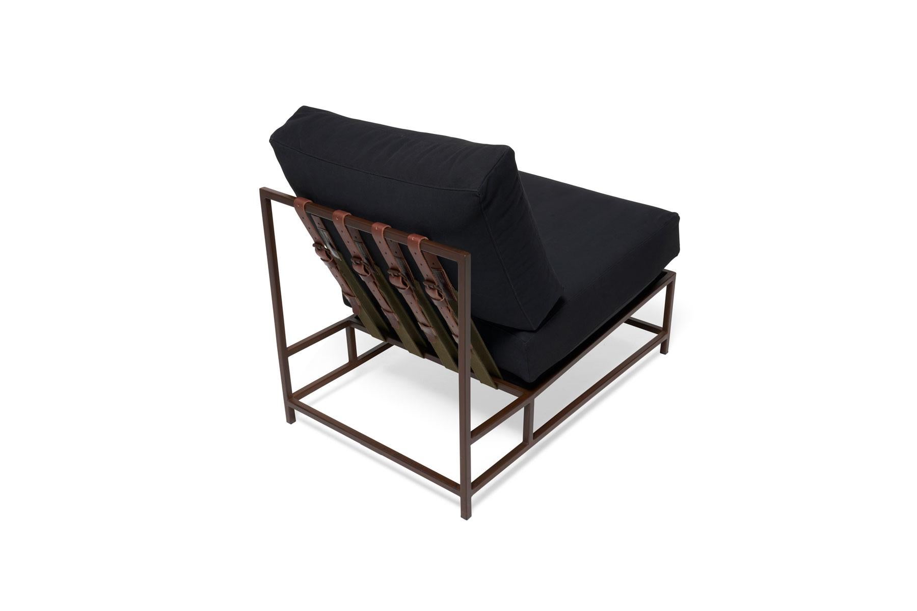 Stuhl aus schwarzem Segeltuch und marmoriertem Rost (Stahl) im Angebot