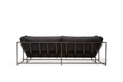 Divano a due posti in tela nera e acciaio brunito