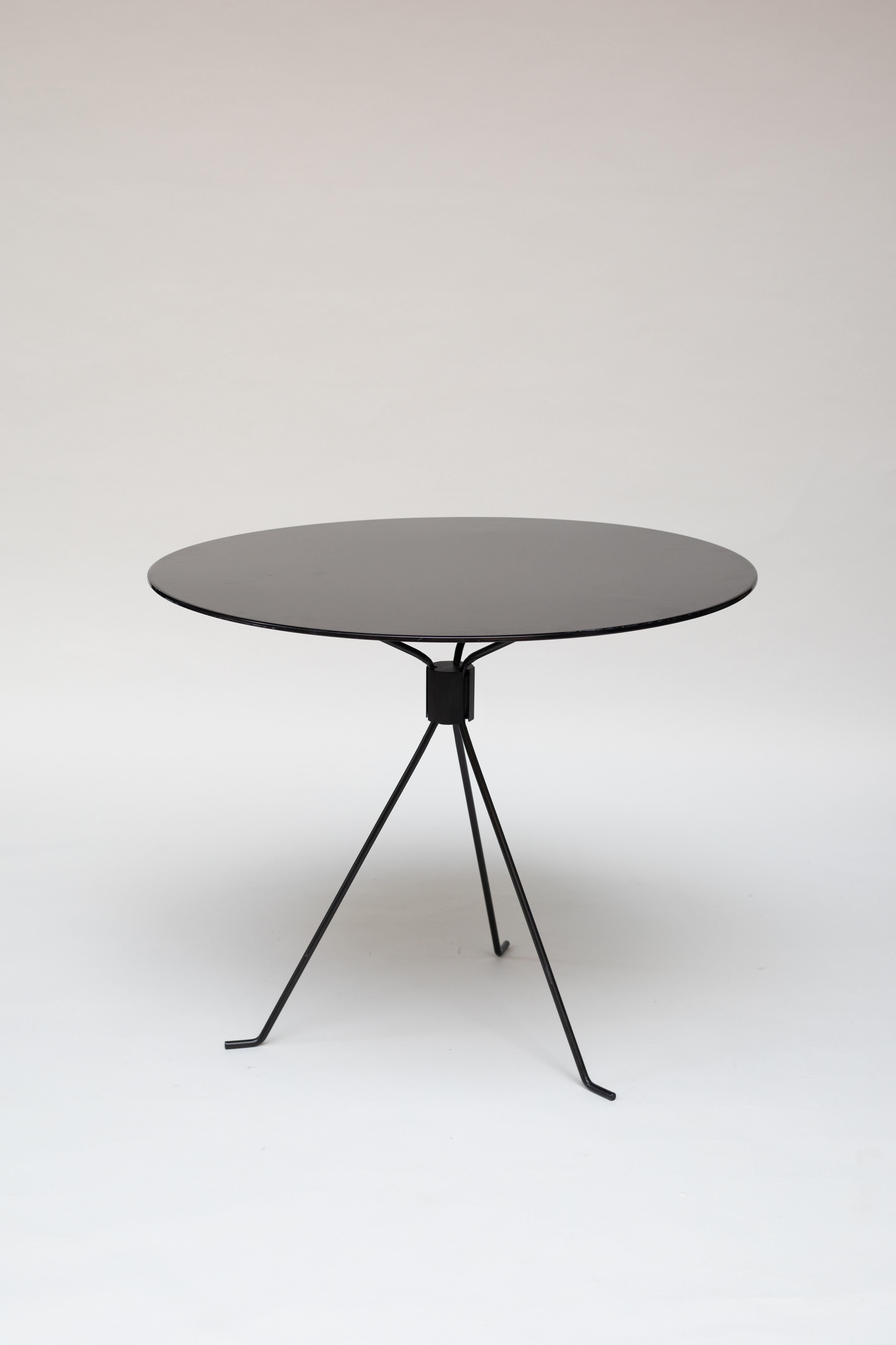 Black Capri bond table by Cools Collection
Materials: Steel, paint.
Dimensions: Ø 90 x H 74 cm.
Available in black or white table top.

COOLS Collection was launched in 2020 by mother-and-daughter duo Stefania Andorlini and Maria Francesca