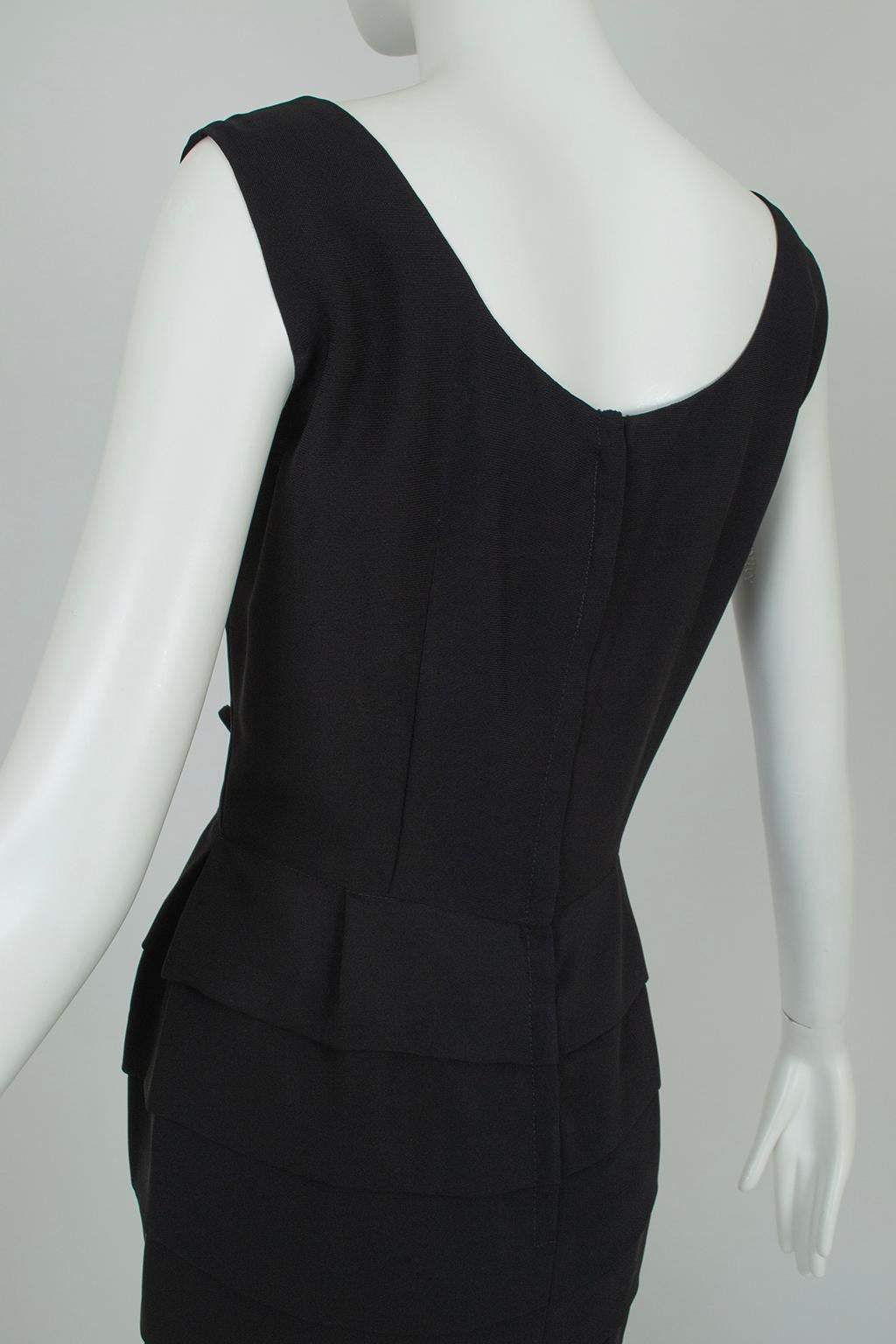 Robe de cocktail sans manches avec nœud à la taille, inspirée de Capucci, noire - M-One, années 1960 en vente 5