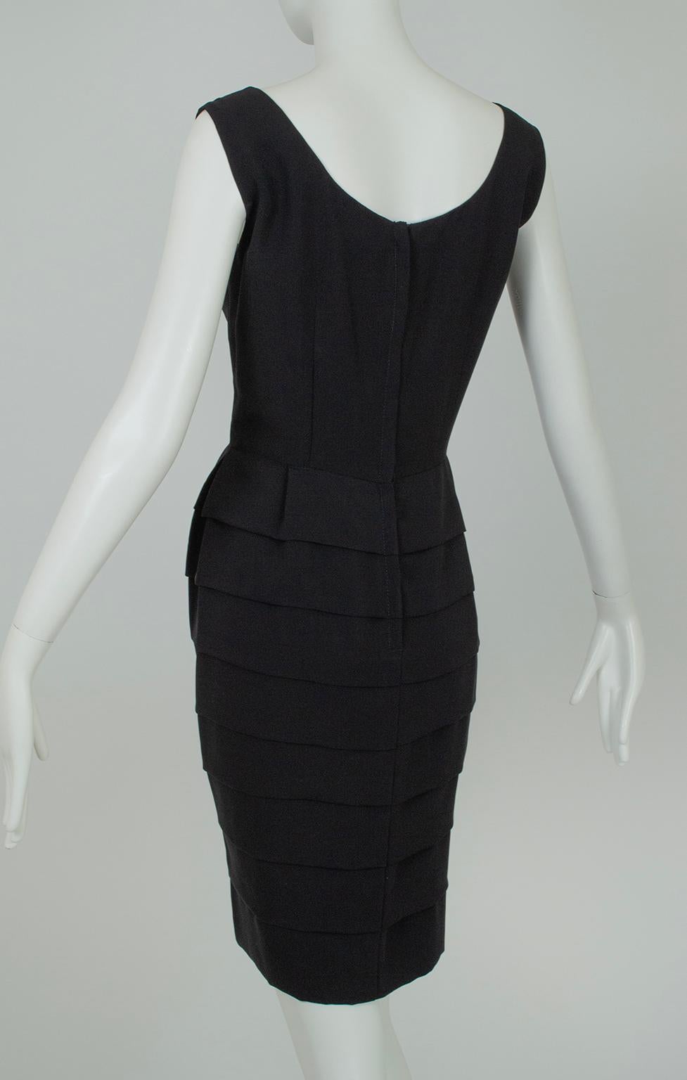 Robe de cocktail sans manches avec nœud à la taille, inspirée de Capucci, noire - M-One, années 1960 Excellent état - En vente à Tucson, AZ