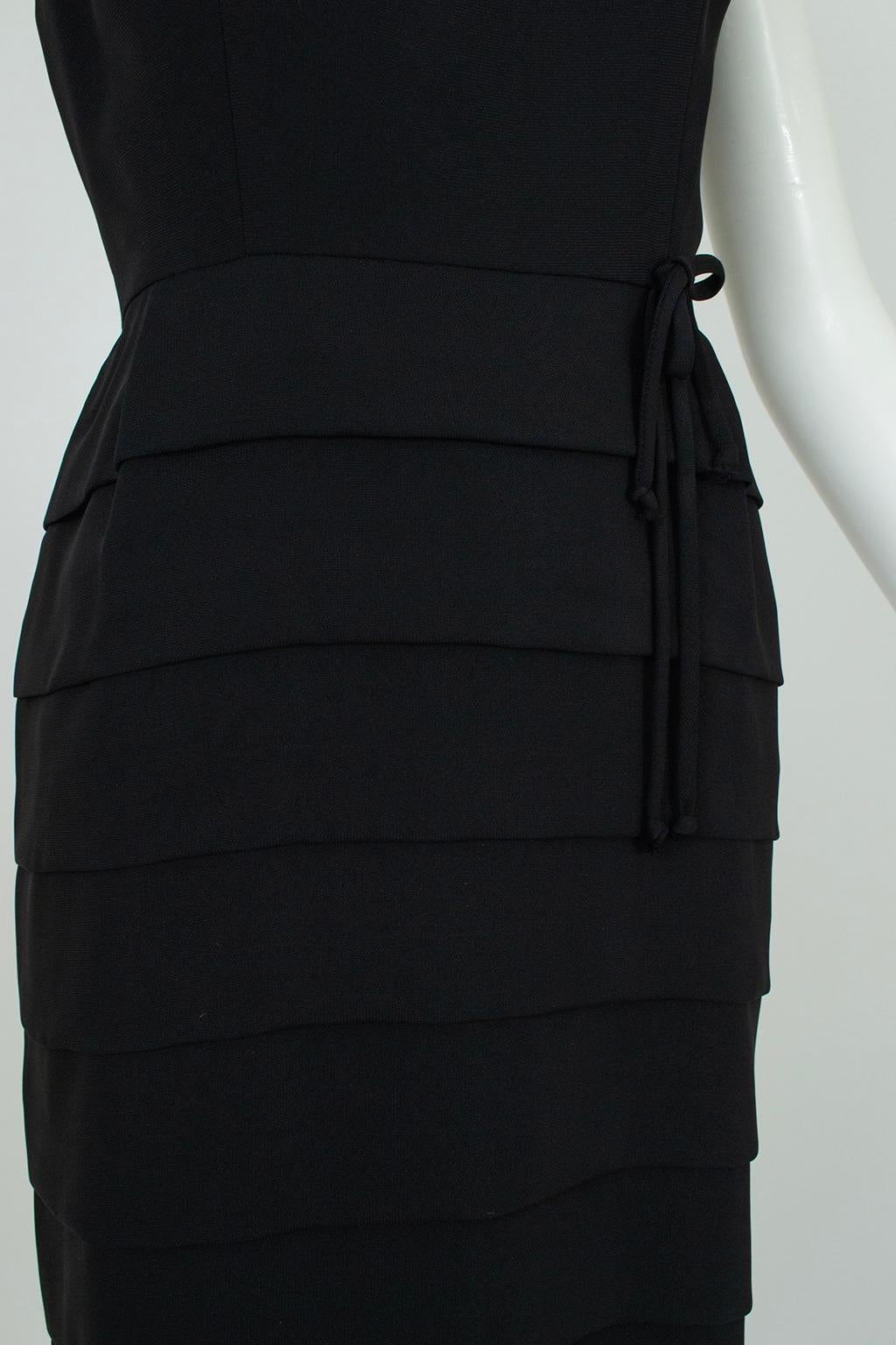 Robe de cocktail sans manches avec nœud à la taille, inspirée de Capucci, noire - M-One, années 1960 en vente 4