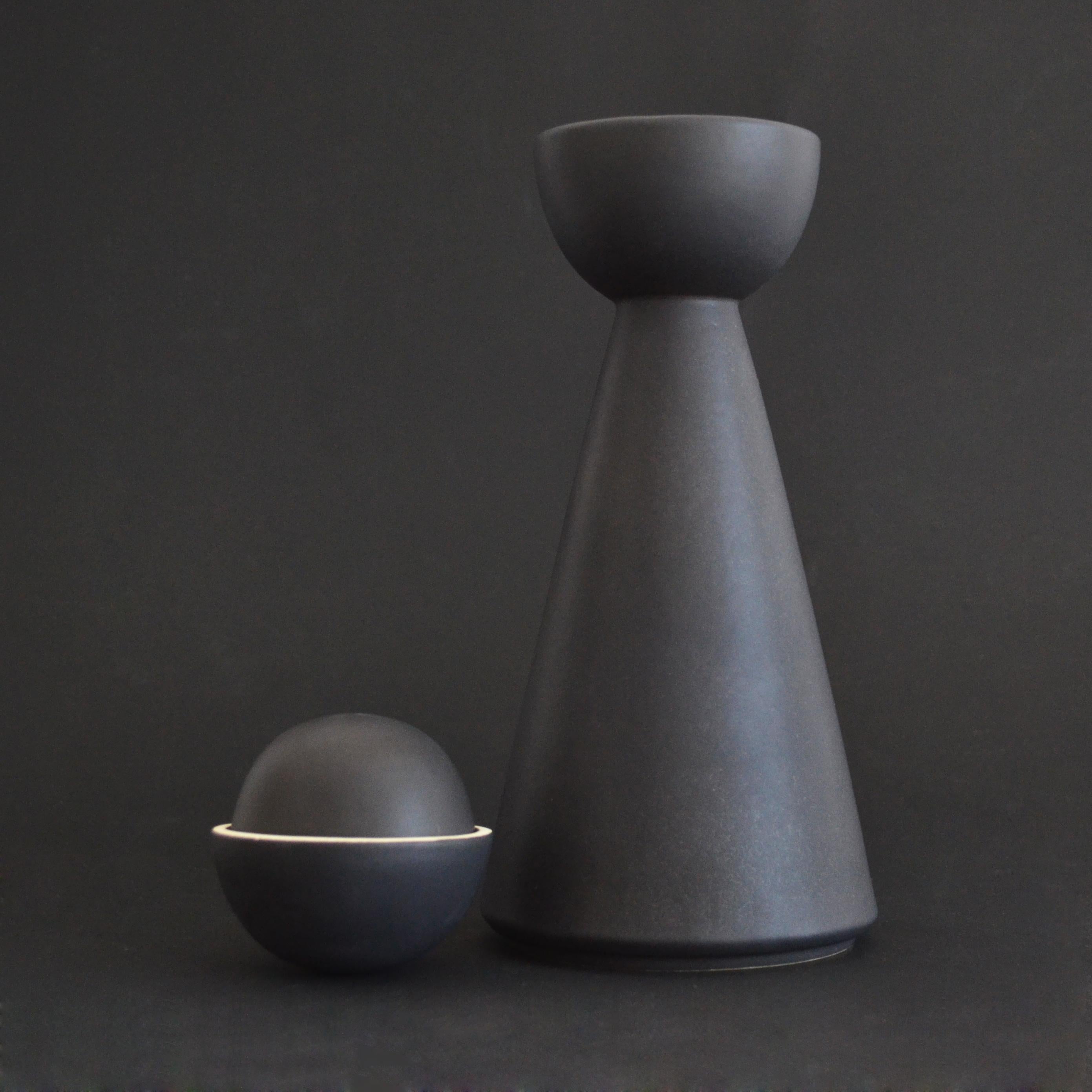 BLACK Karaffe Contemporary inspiriert von traditionellem Krug für Mezcal (Keramik) im Angebot