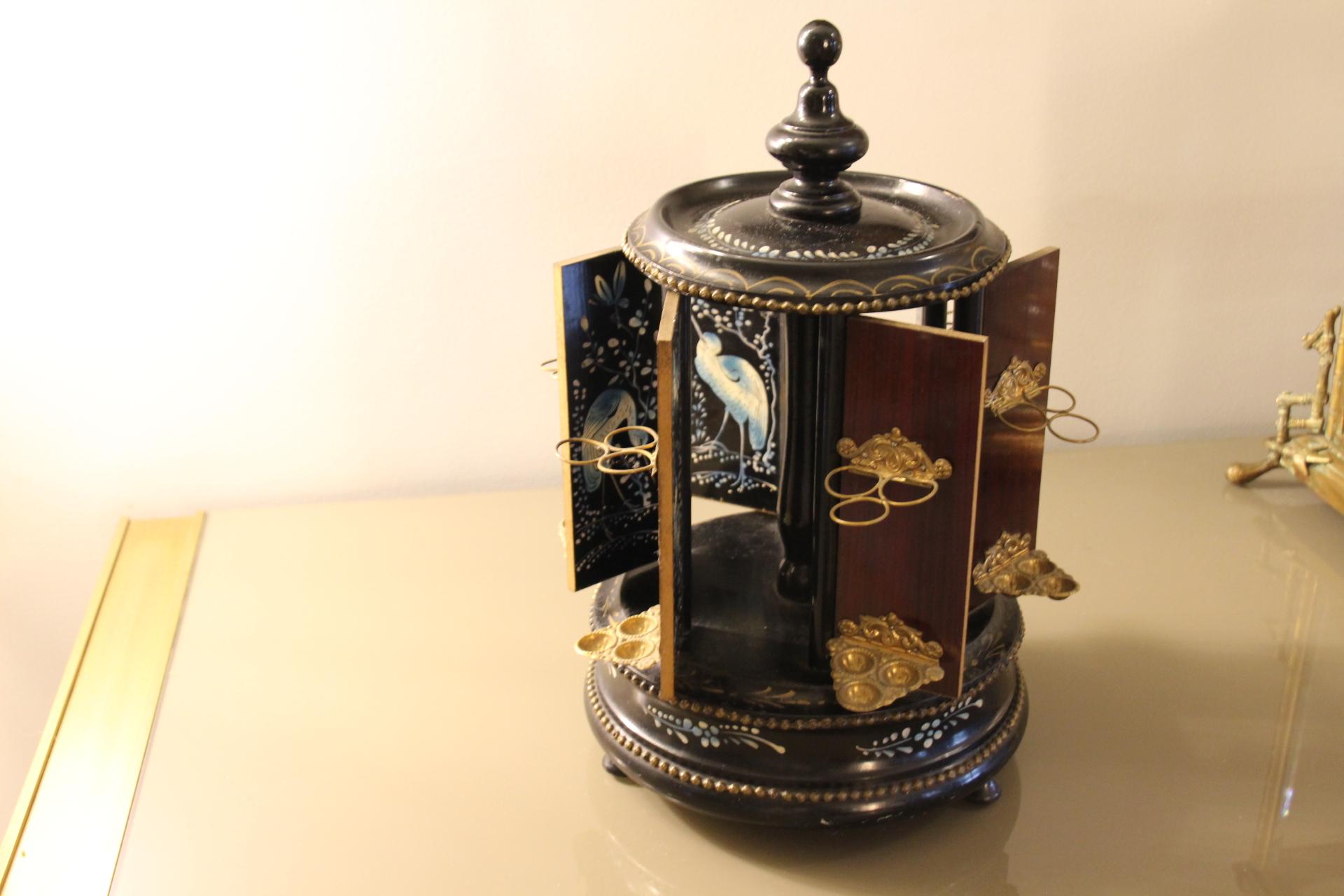 Caja de Cigarros Carrusel Negra, Caja de Música Giratoria con Pájaros Azules Pintados a Mano en venta 7