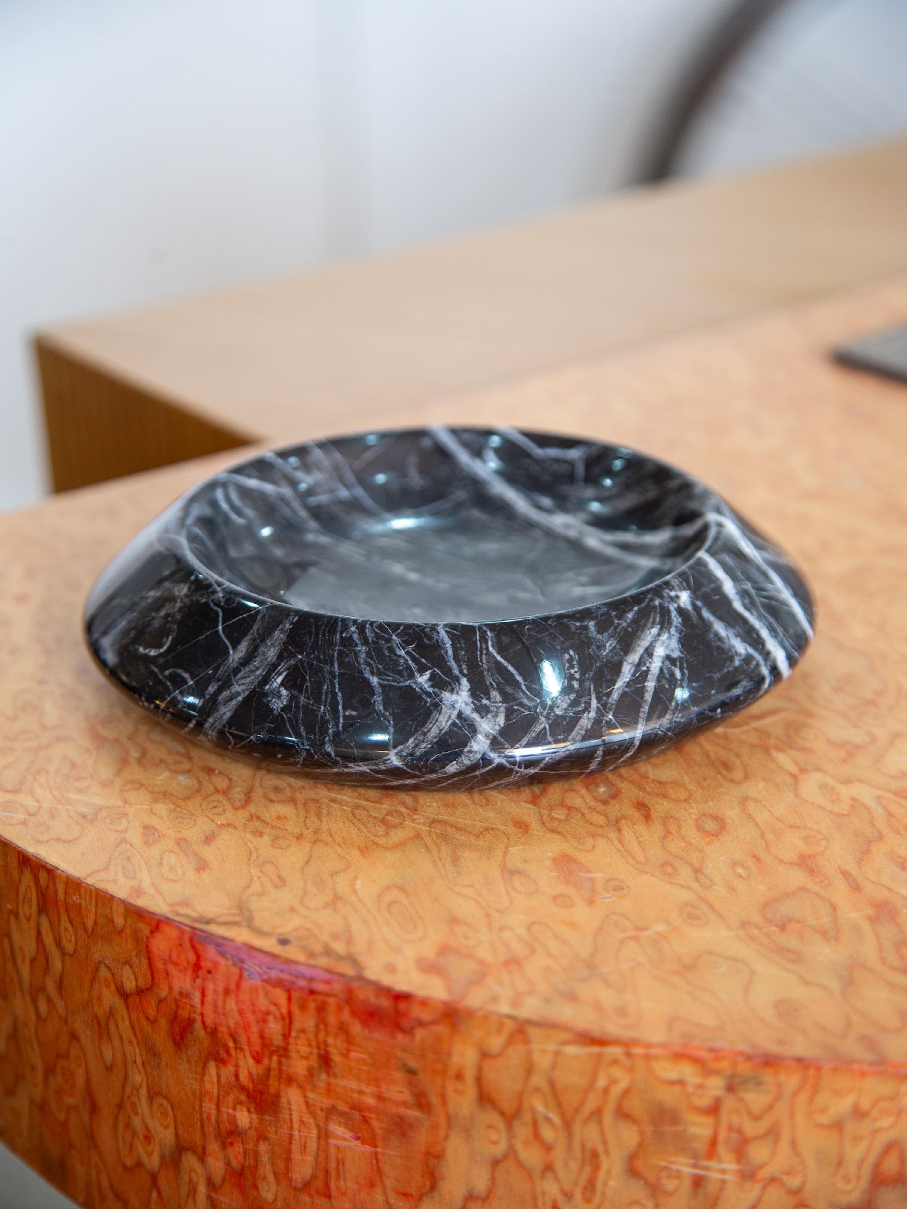 Aschenbecher oder Empty Pockets aus schwarzem Carrara-Marmor von Sergio Asti im Zustand „Gut“ im Angebot in Byron Bay, NSW