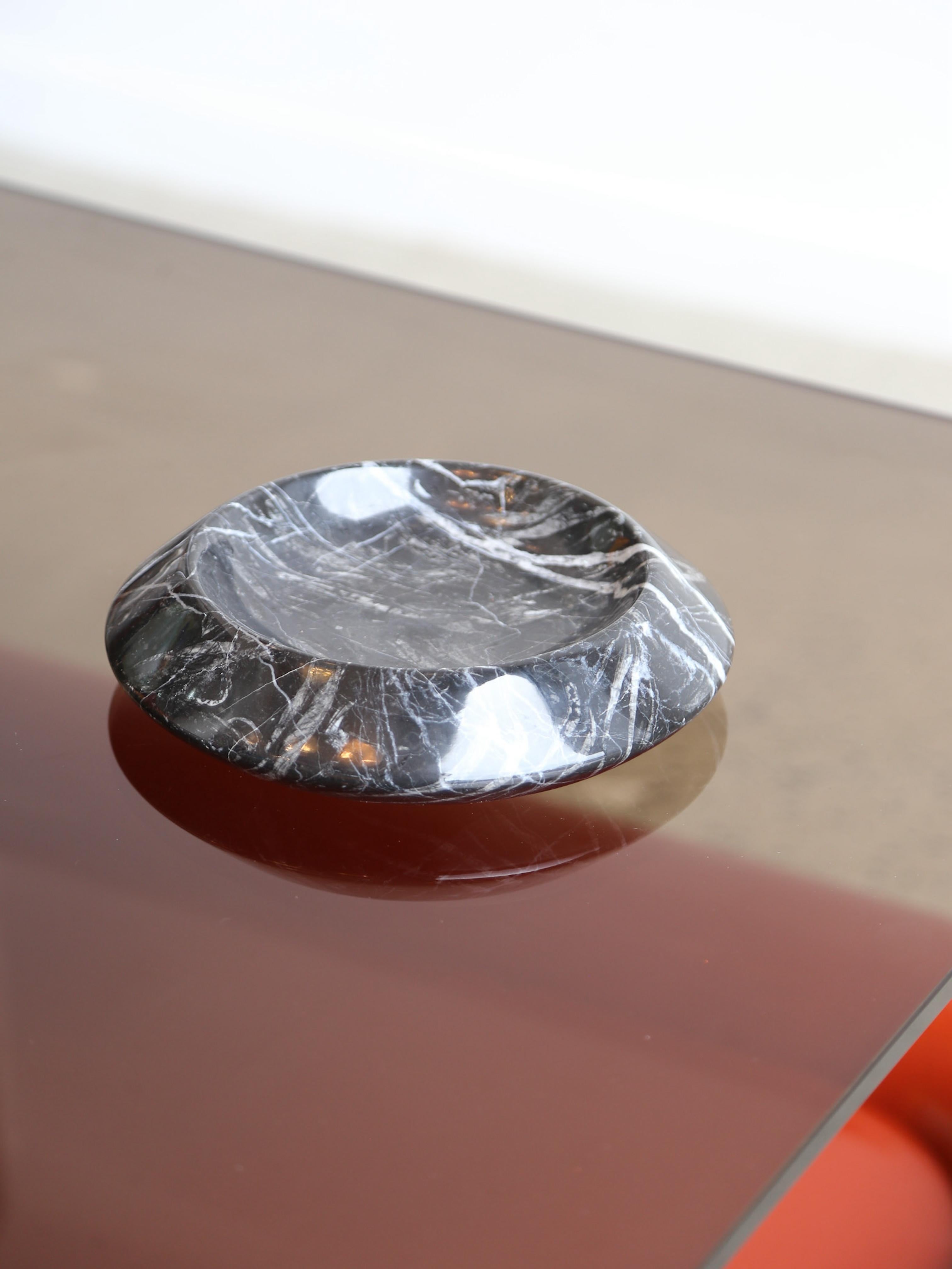 Aschenbecher oder Empty Pockets aus schwarzem Carrara-Marmor von Sergio Asti im Angebot 2