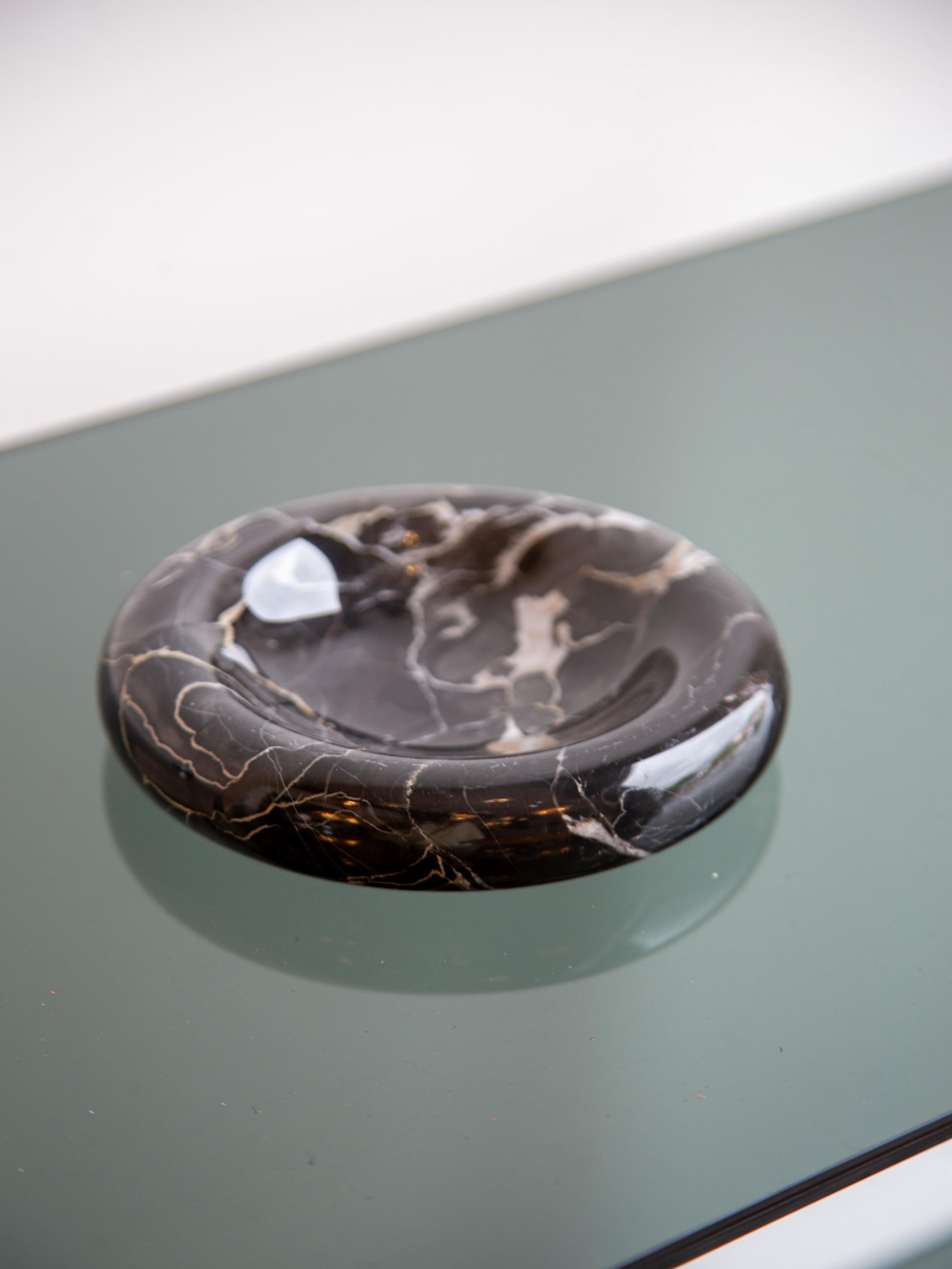 Cenicero de mármol de Carrara negro de Sergio Asti Italiano