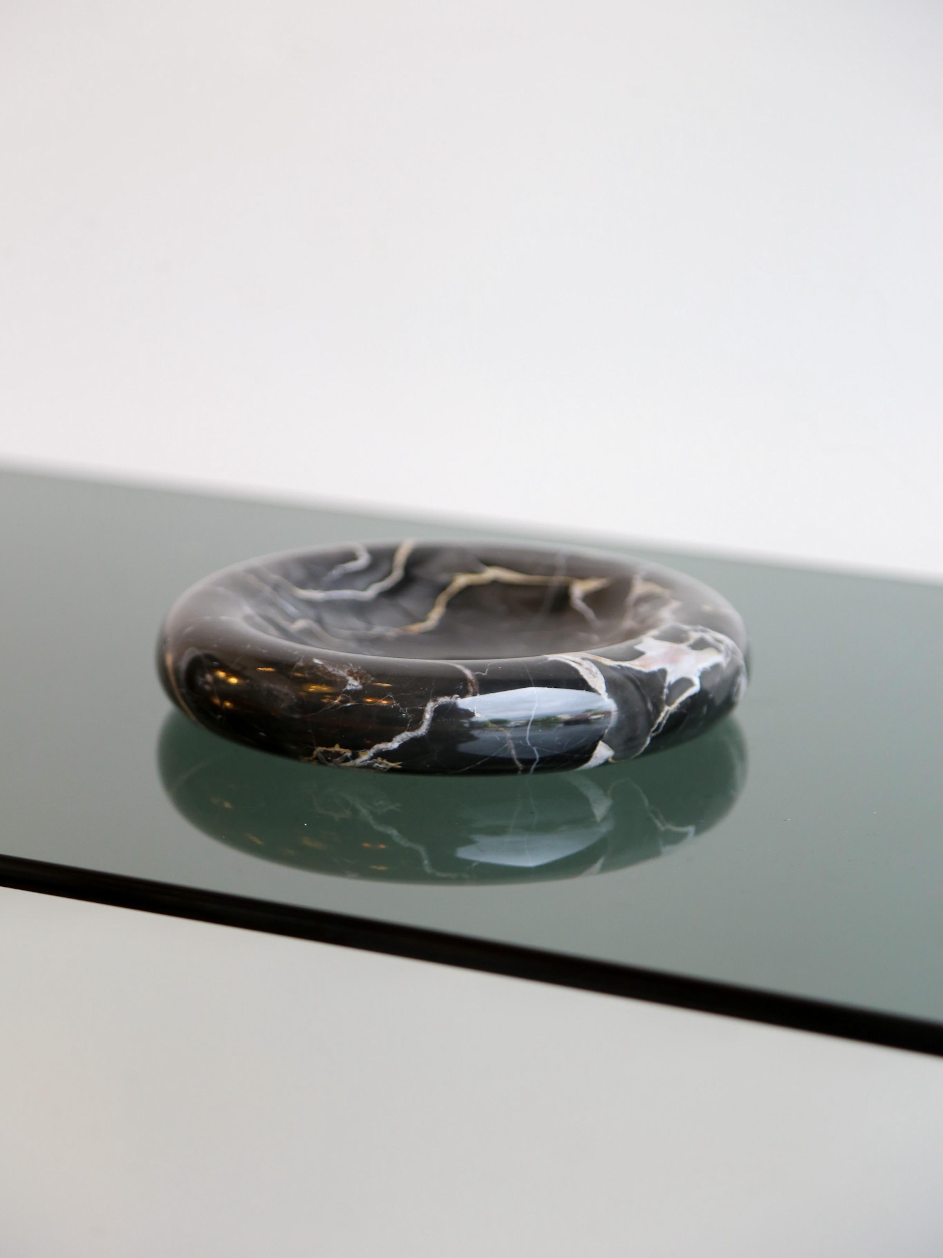 Cenicero de mármol de Carrara negro de Sergio Asti en Bueno Estado en Byron Bay, NSW