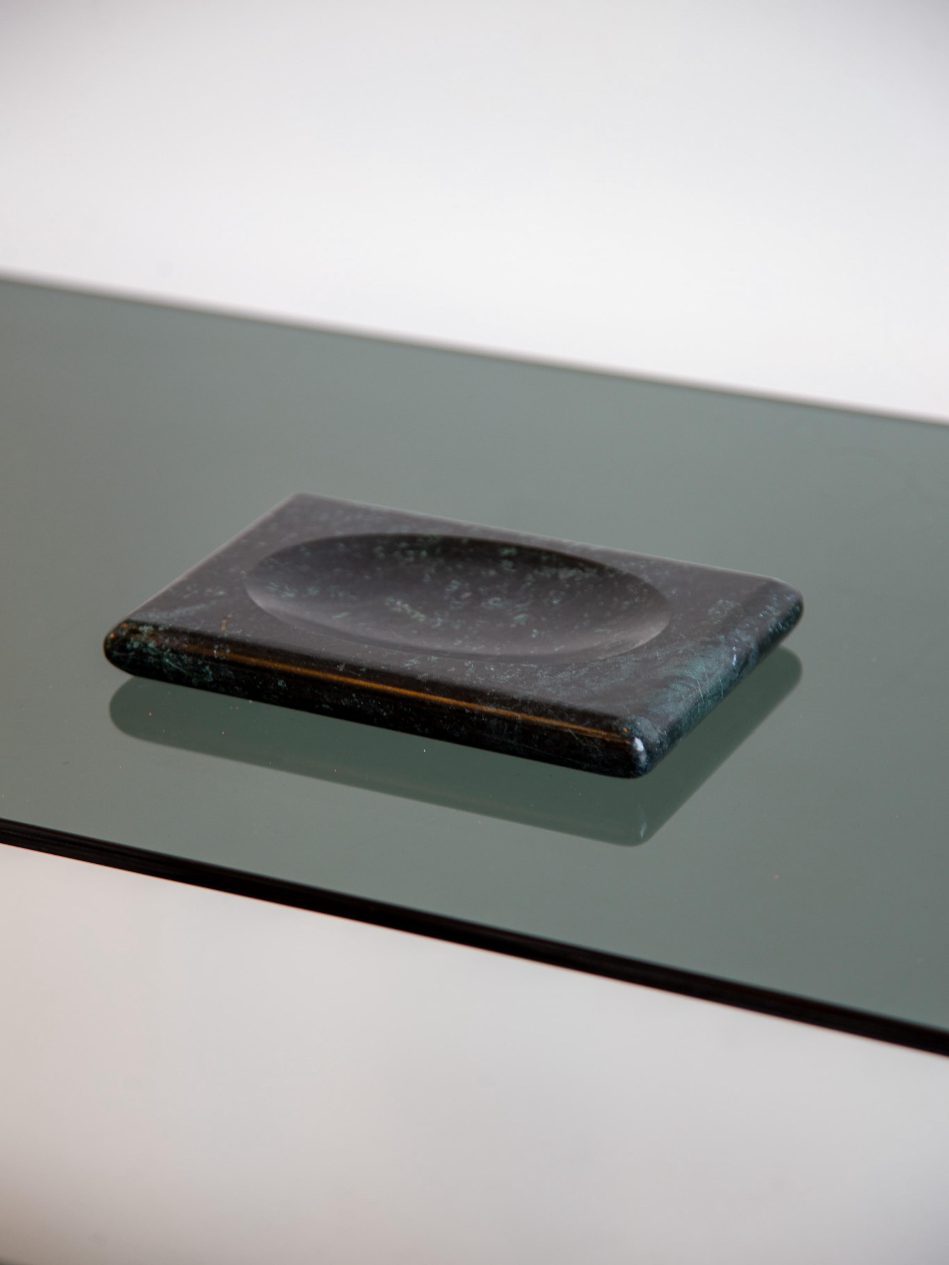 Black Carrara Marble Soap Tray In Good Condition For Sale In Byron Bay, NSW