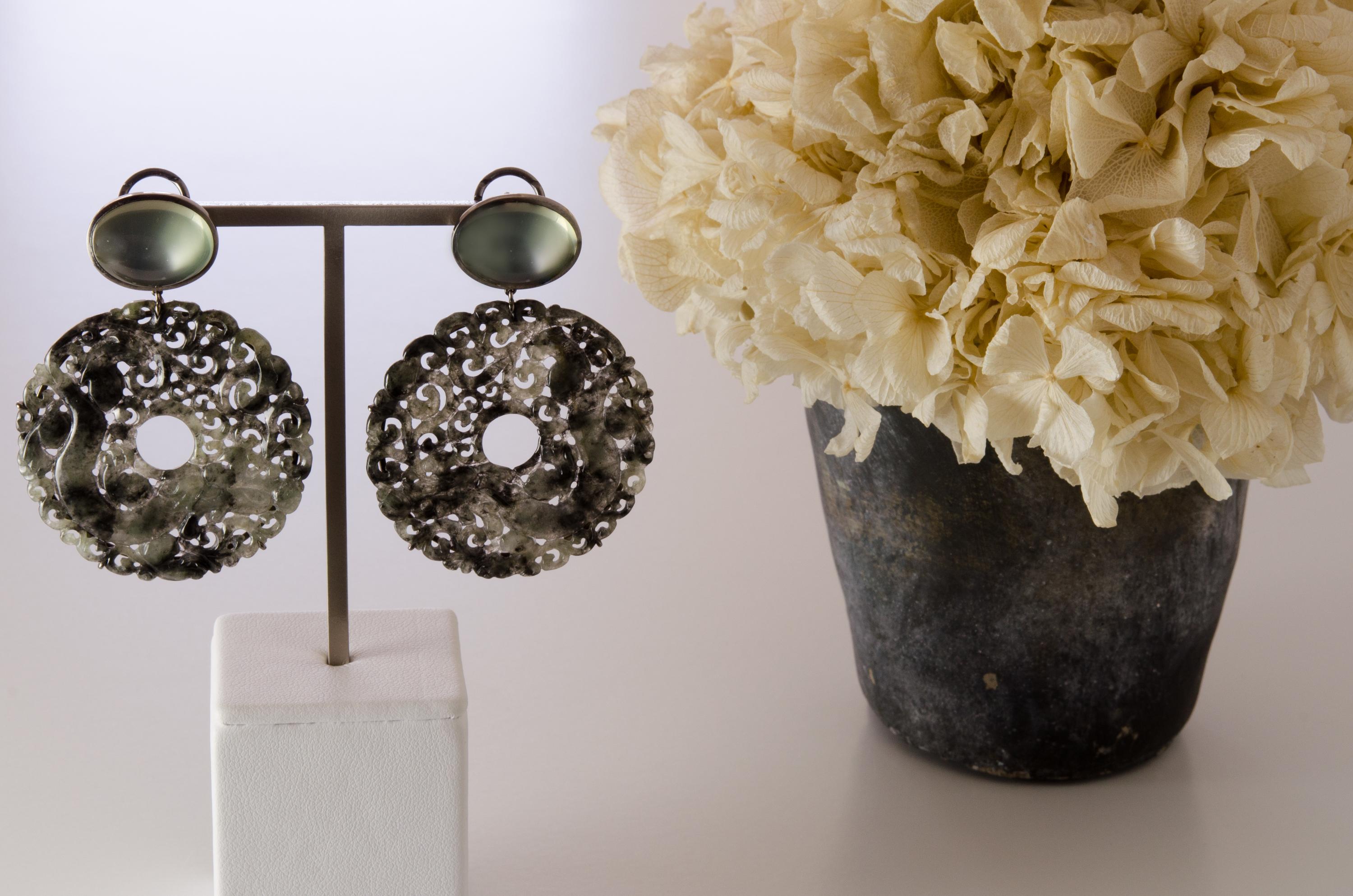Contemporary Black Carved Jade Discs '56.01 Carat' and Grey Moonstone '19.96 Carat' Earrings