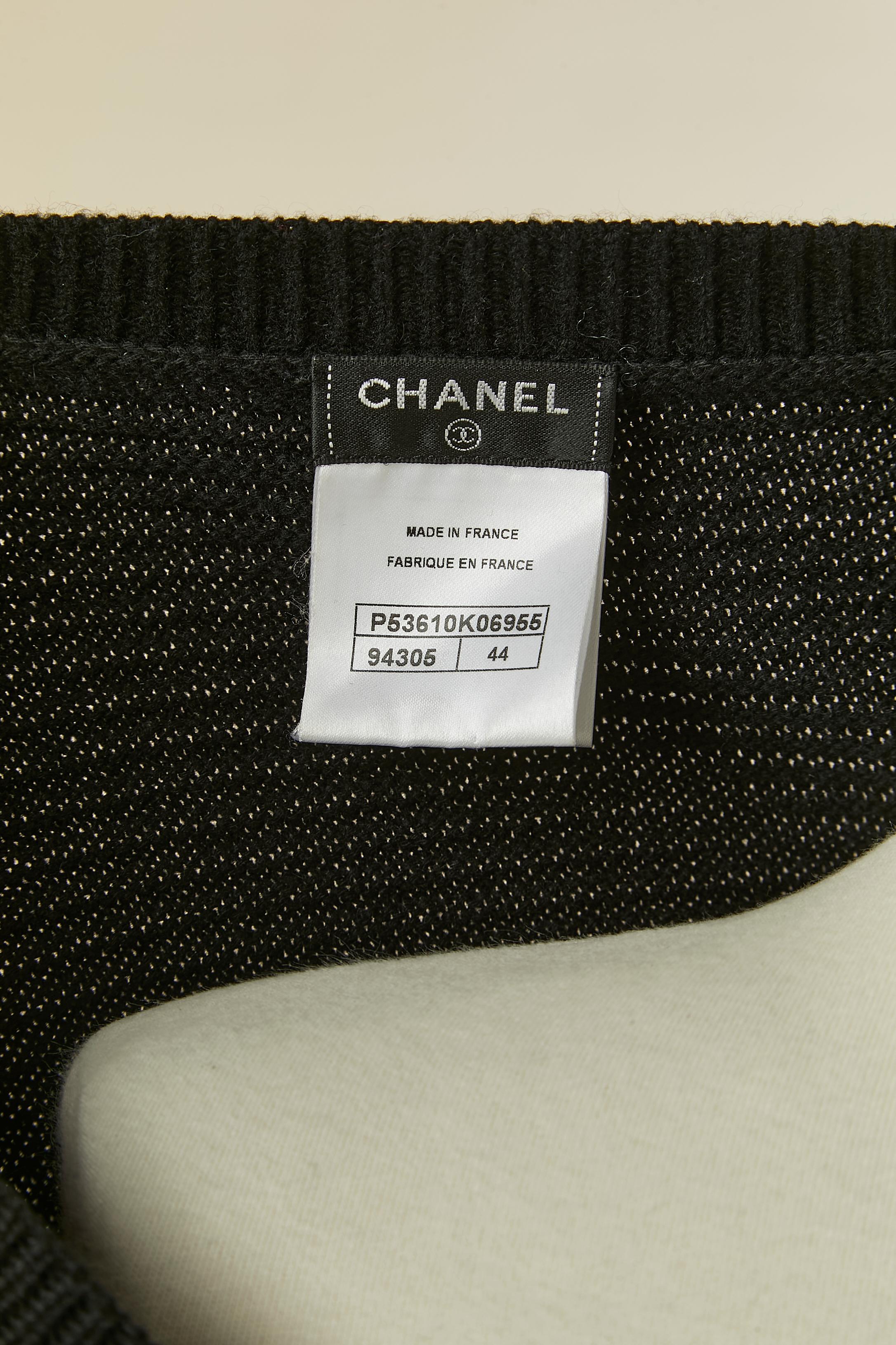 Schwarze Strickjacke aus Kaschmir und Baumwolle mit Perlenverzierung CHANEL im Angebot 3