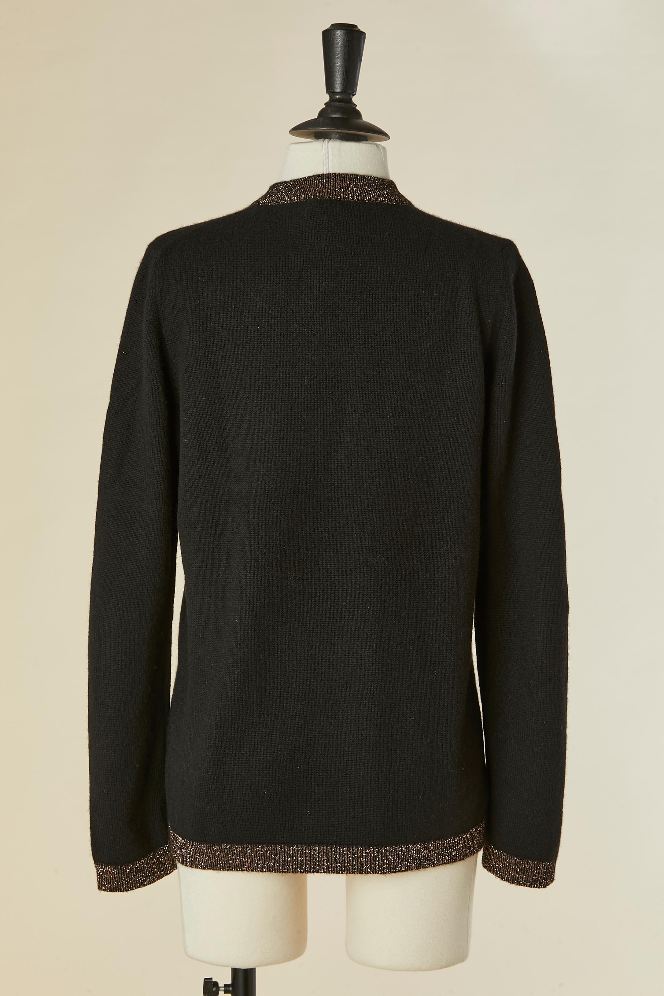 Schwarze Kaschmirstrickjacke mit Lurexrand CHANEL im Angebot 2