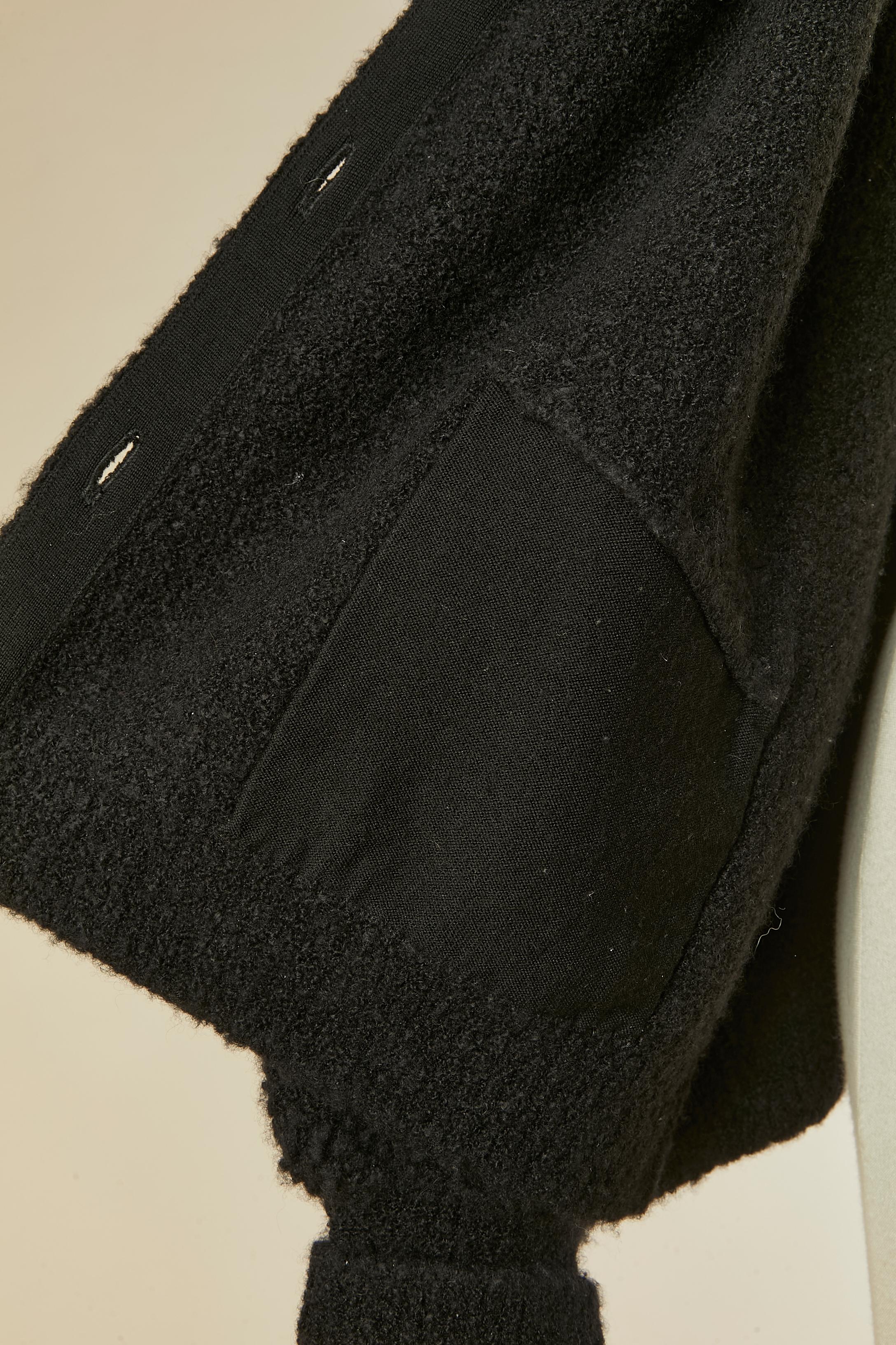 Schwarze Kaschmir-Strickjacke mit Perlenknopf CHANEL im Angebot 3