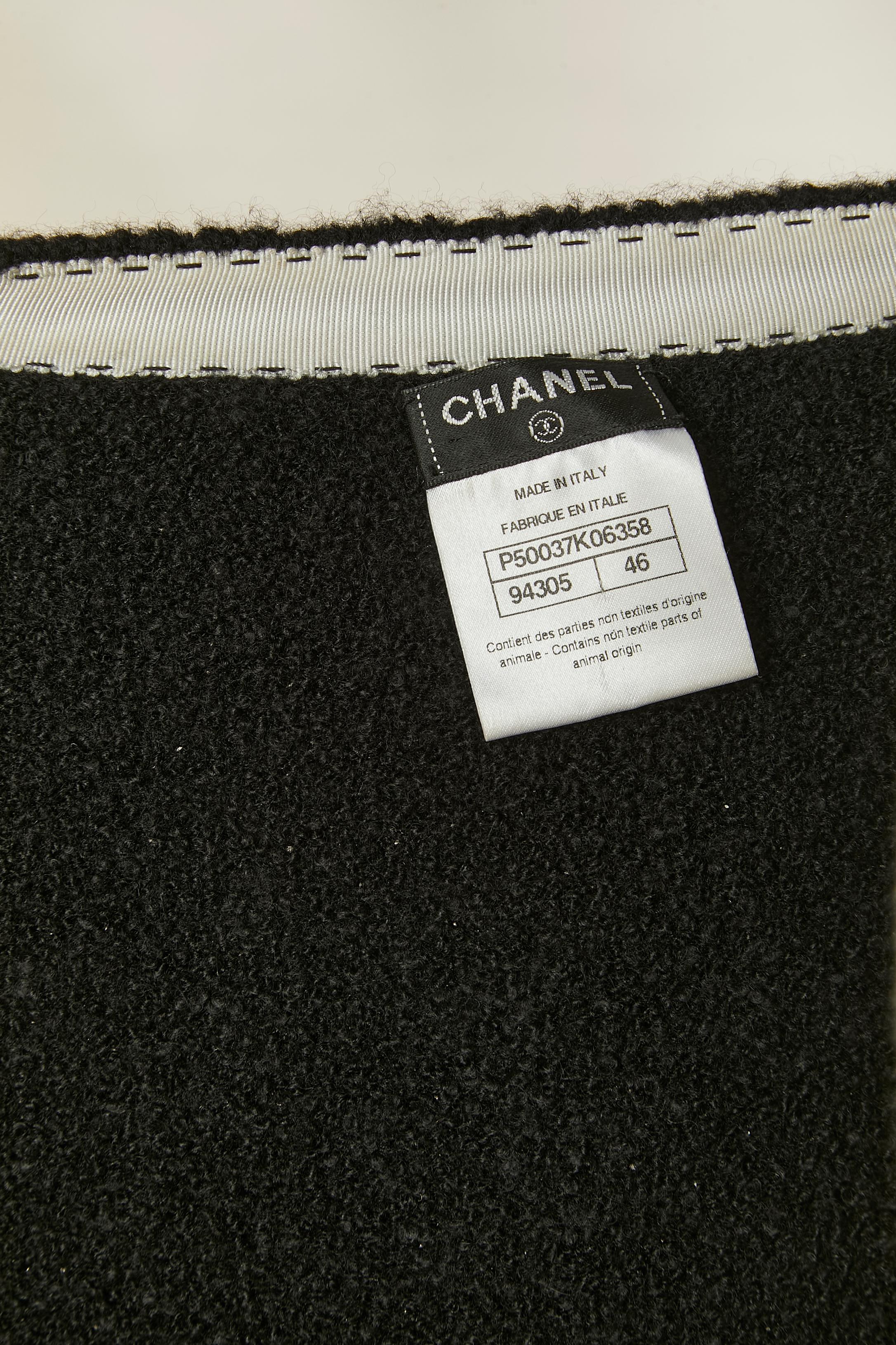 Schwarze Kaschmir-Strickjacke mit Perlenknopf CHANEL im Angebot 4
