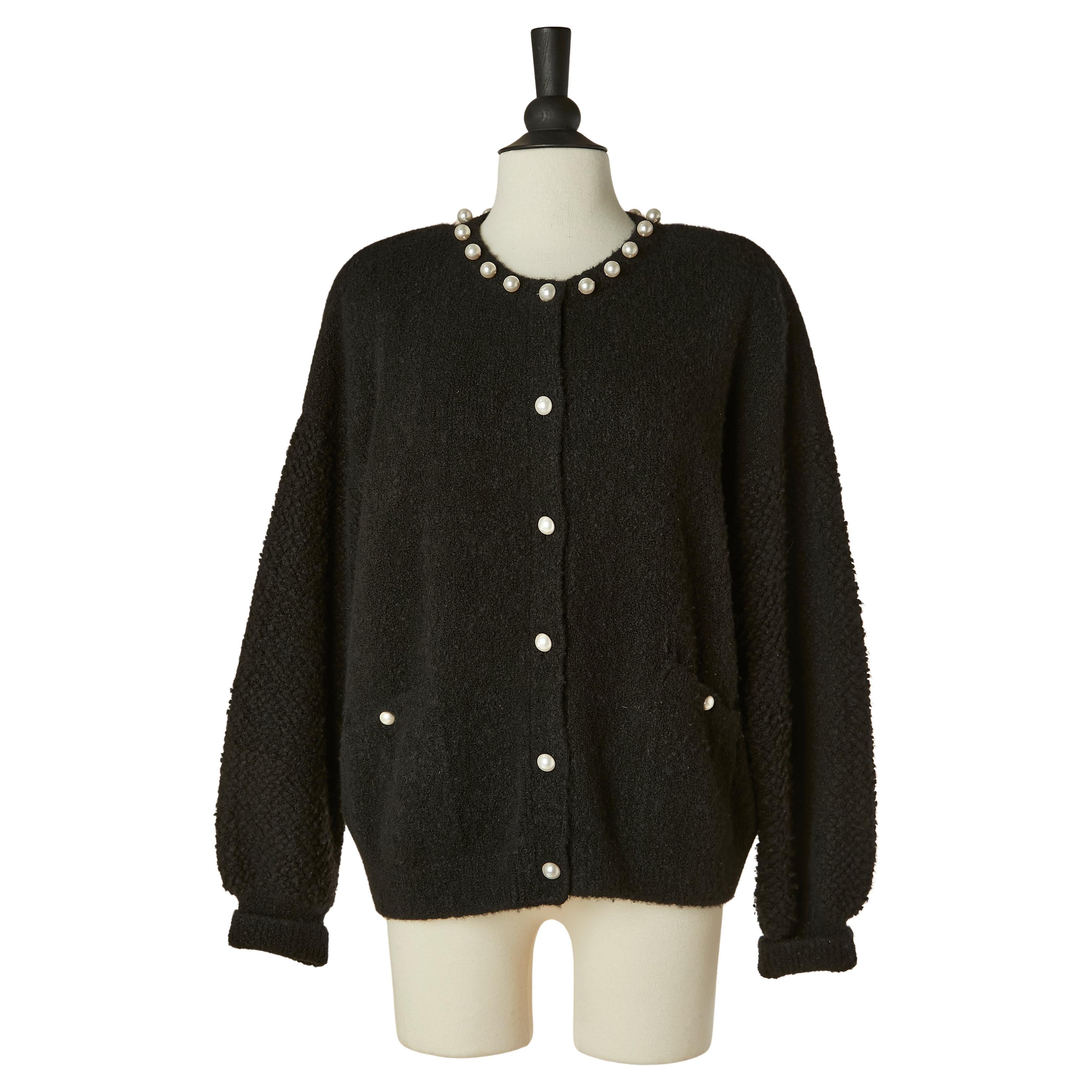 Schwarze Kaschmir-Strickjacke mit Perlenknopf CHANEL