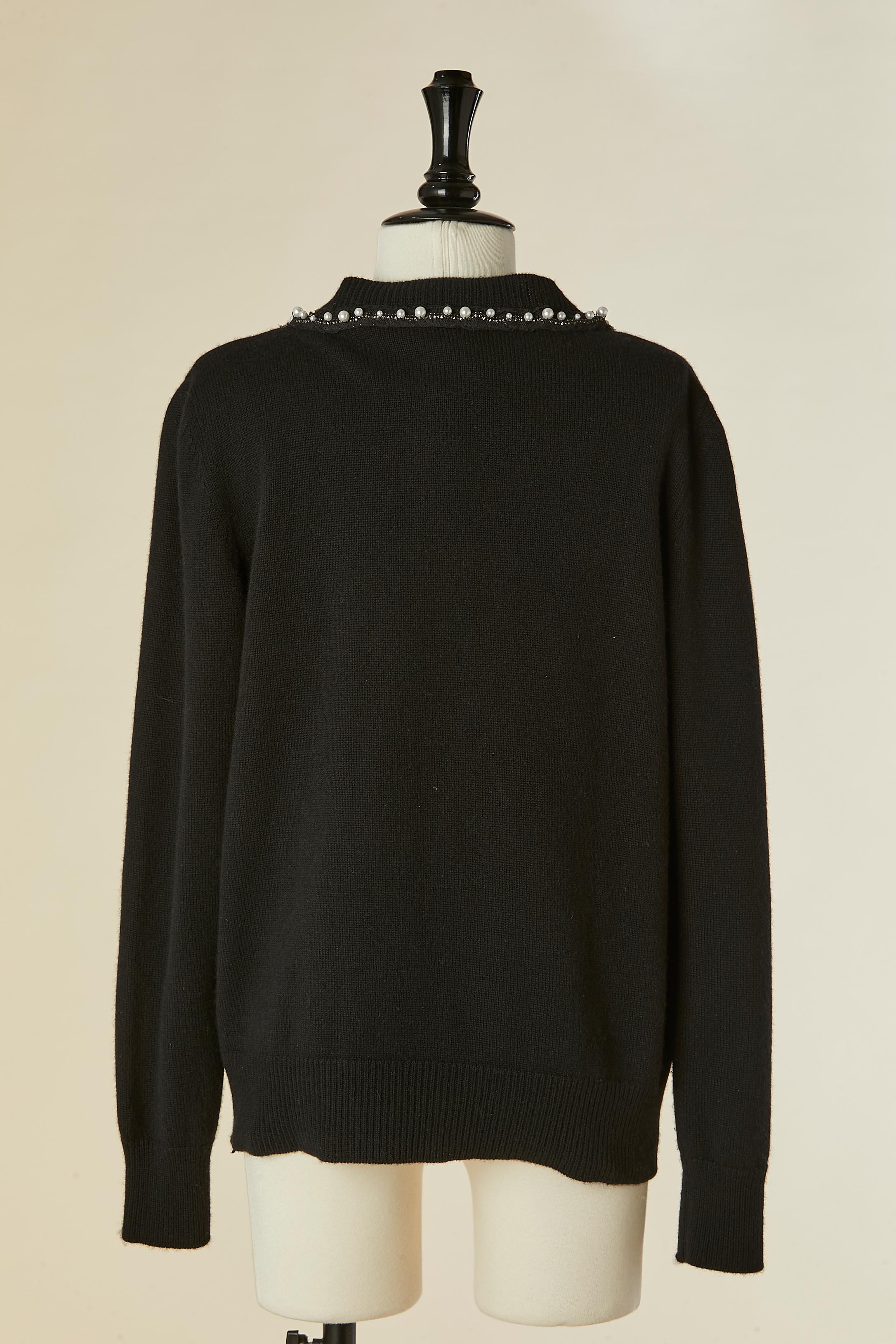 Cardigan en cachemire noir orné de perles et de strass CHANEL Pour femmes en vente