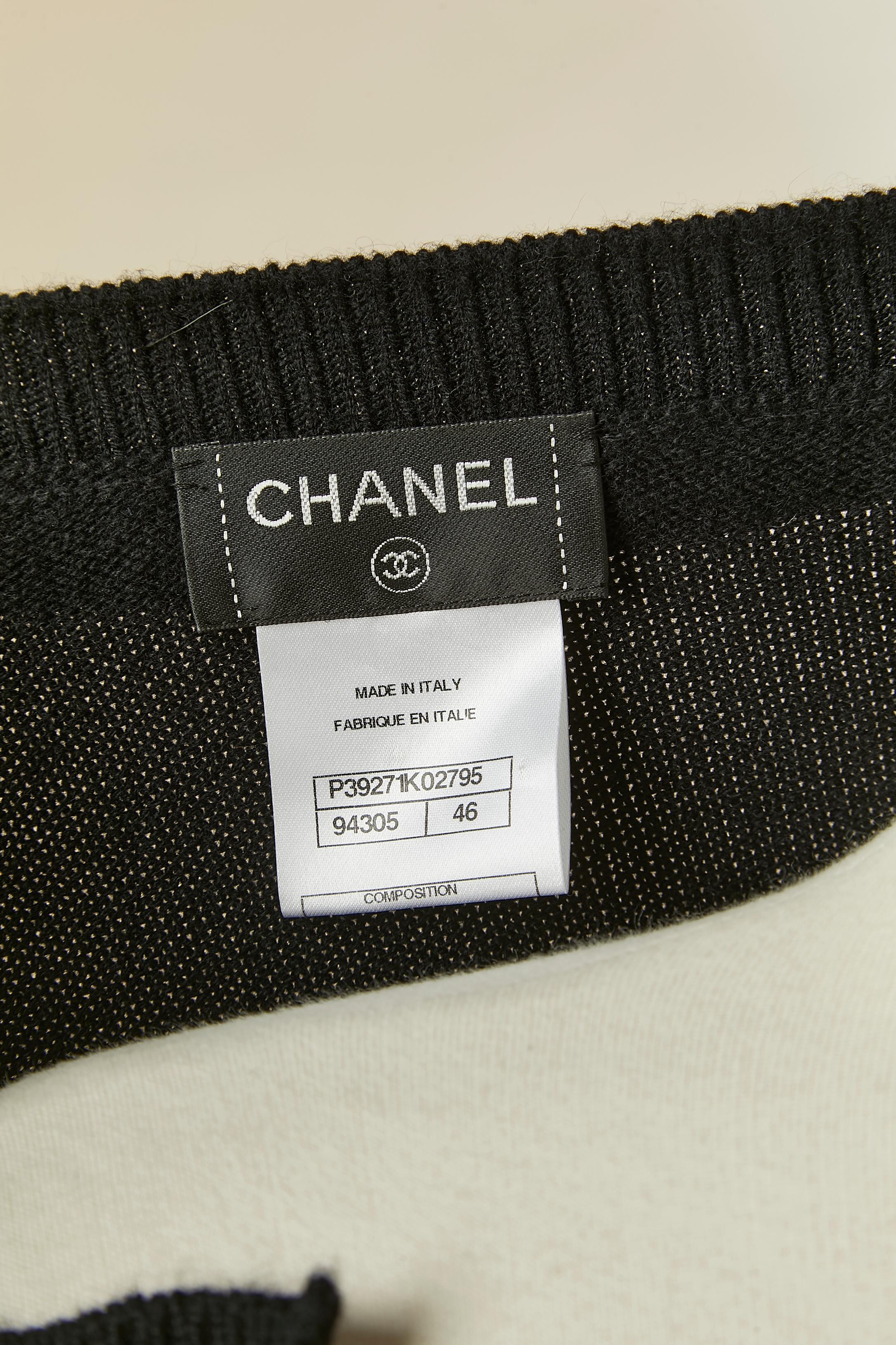 Cardigan en cachemire noir orné de perles et de strass CHANEL en vente 1