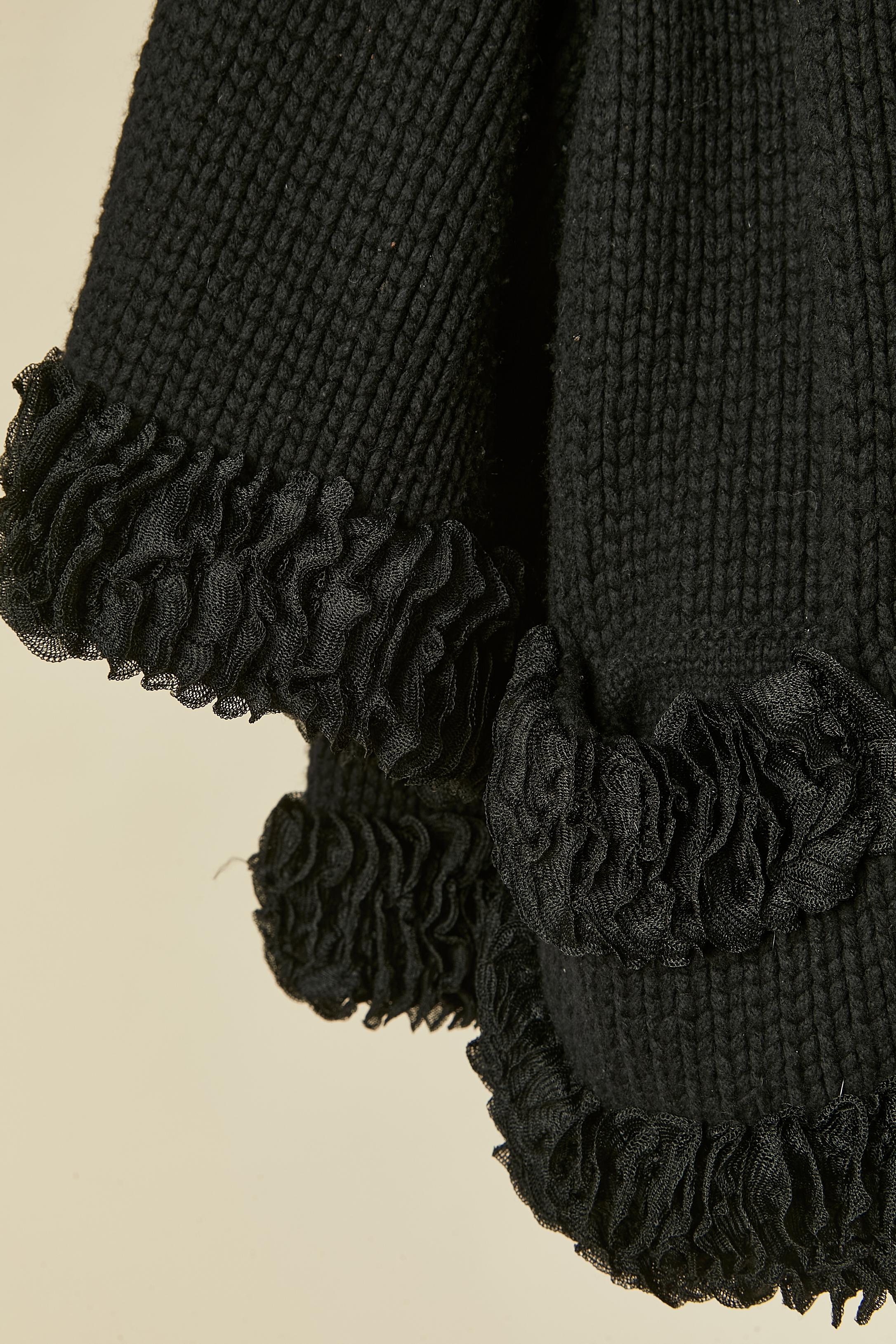 Cardigan en cachemire noir à bord volant CHANEL Excellent état - En vente à Saint-Ouen-Sur-Seine, FR