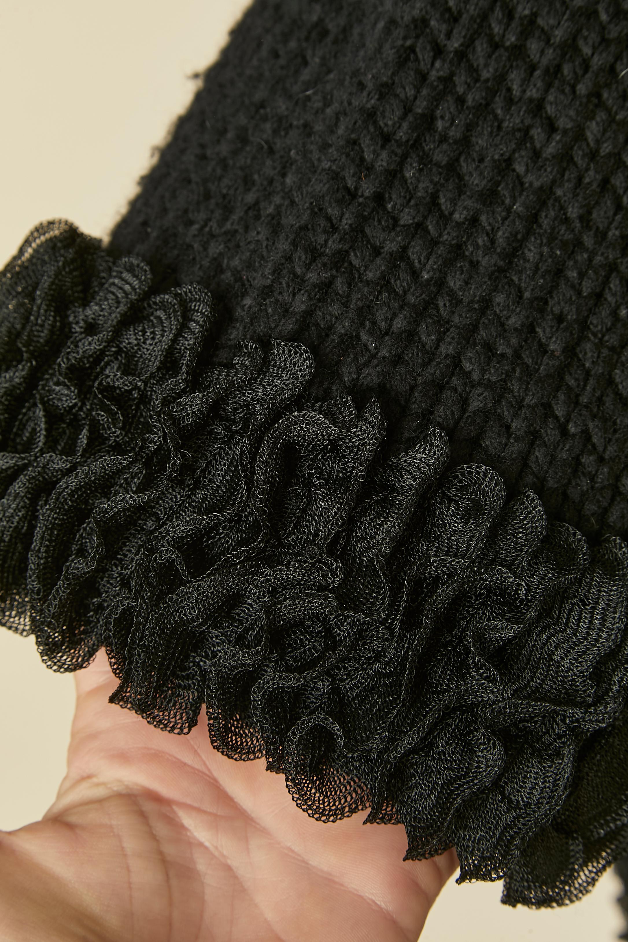 Cardigan en cachemire noir à bord volant CHANEL Pour femmes en vente