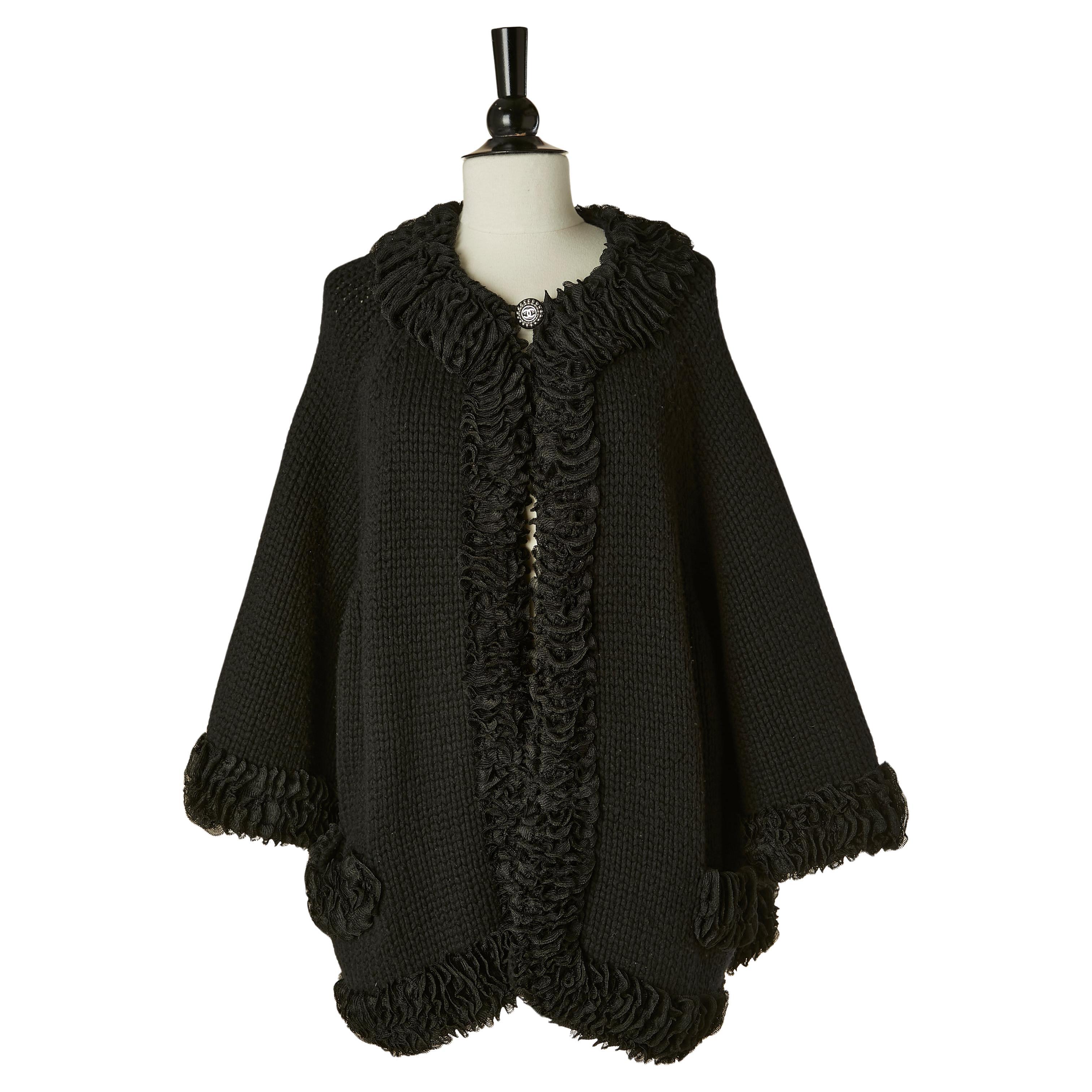 Schwarze Kaschmir-Strickjacke mit Rüschenkante CHANEL