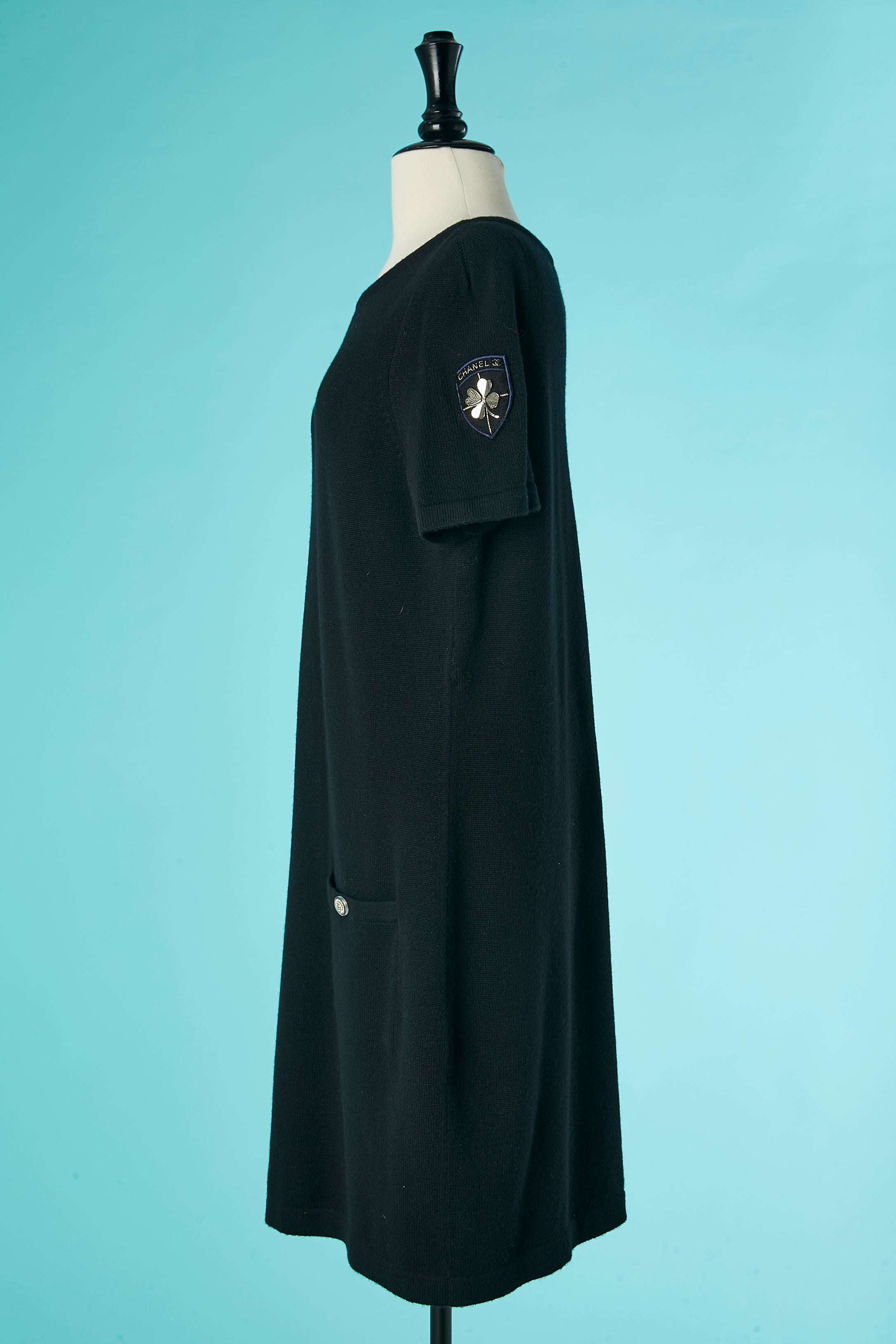 Black cashmere knit dress with short sleeves and clover brooches Chanel  For Sale 1