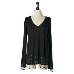 Schwarzer Kaschmir-Pullover mit Blumen und Perlenfransen-Verzierung Chanel
