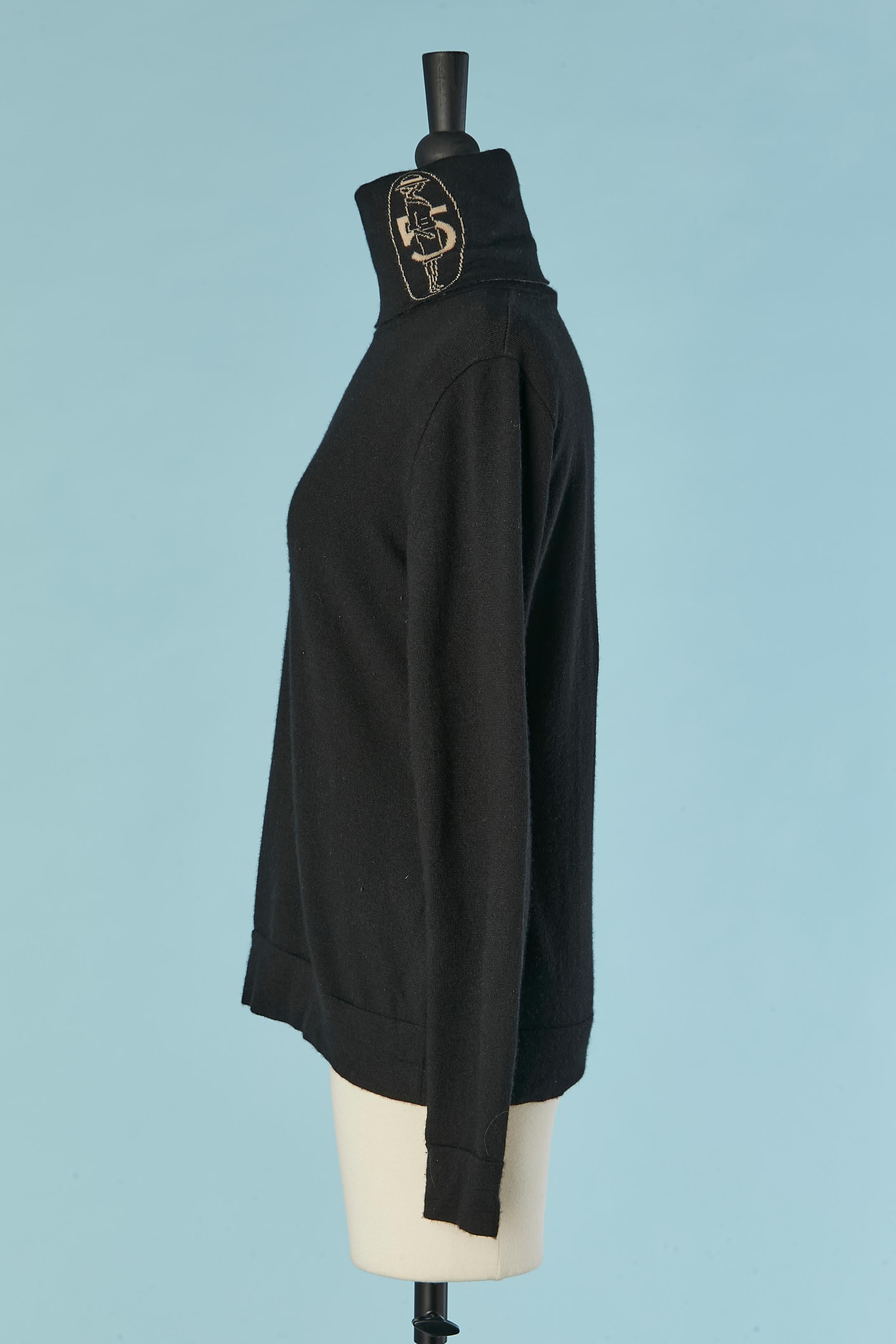 Black cashmere turtle neck sweater Chanel In Excellent Condition For Sale In Saint-Ouen-Sur-Seine, FR