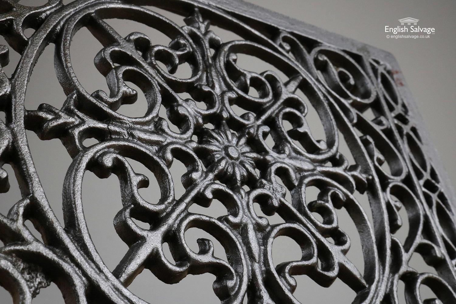 Black Cast Iron Decorative Trivet / Air Brick, 20th Century In Good Condition For Sale In London, GB