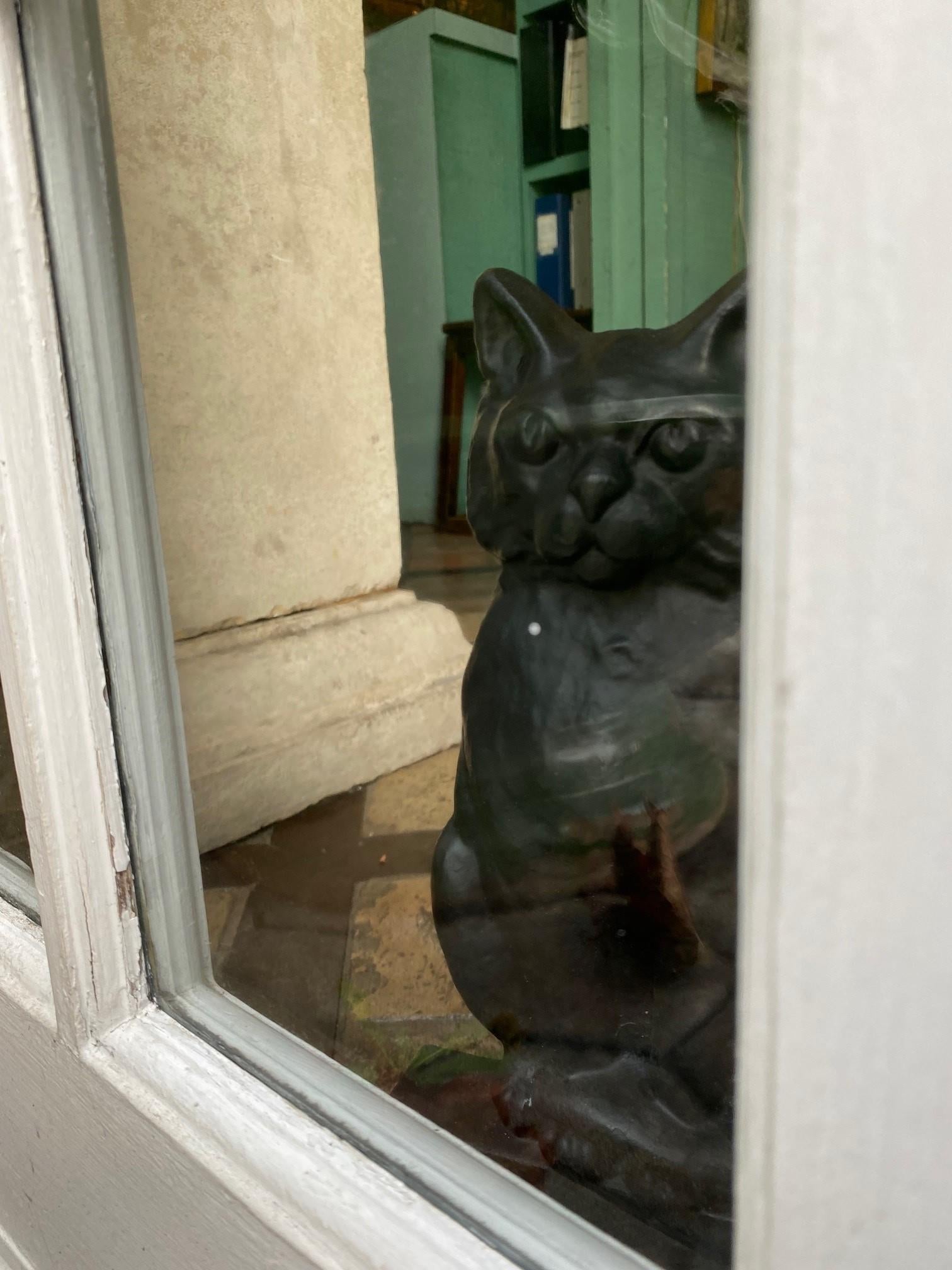 Schwarze schwarze Katze aus Gusseisen, handbemalte Türstopper, Dekoratives Geschenk für die Feiertage (Metall) im Angebot