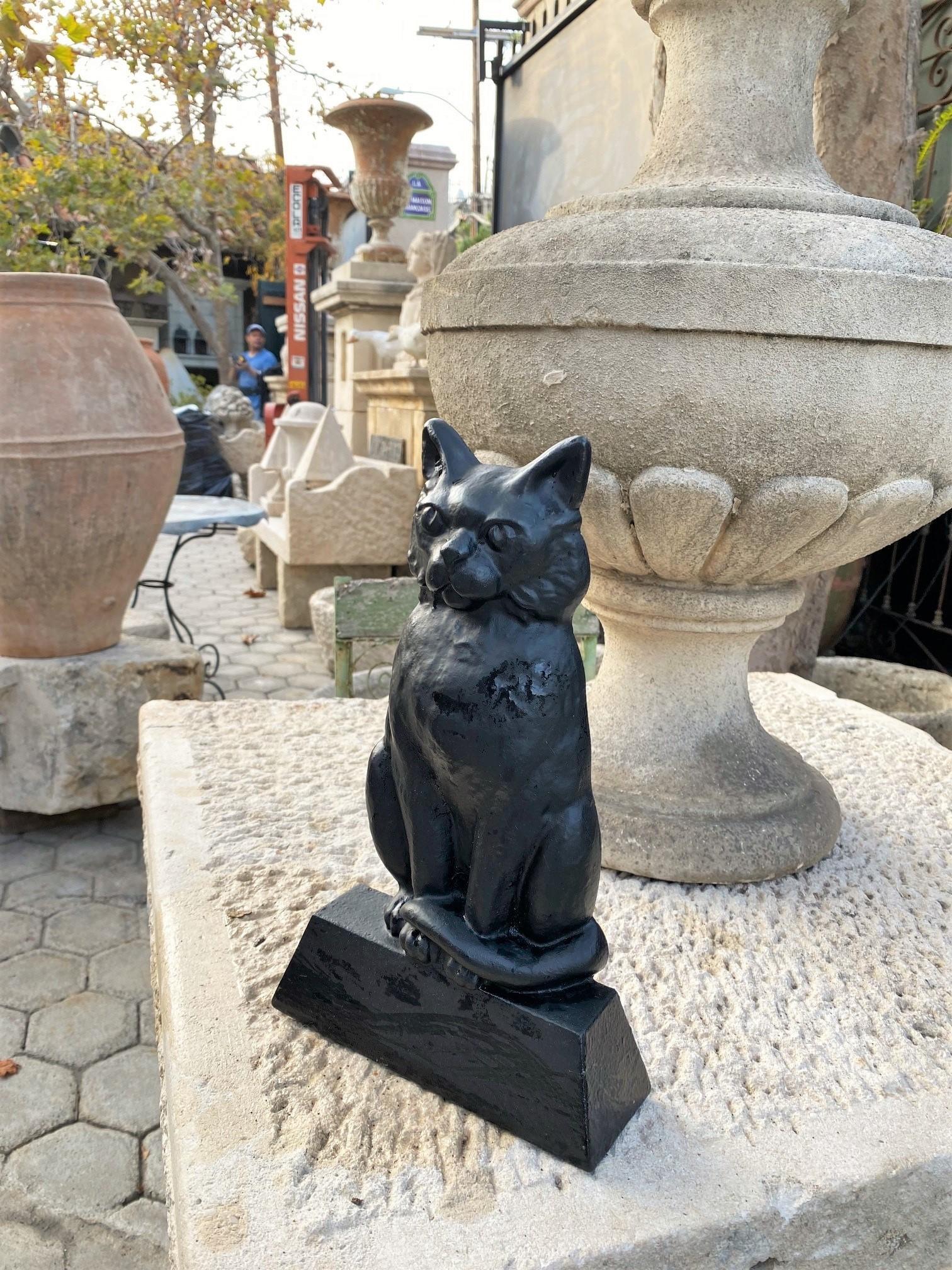 Schwarze schwarze Katze aus Gusseisen, handbemalte Türstopper, Dekoratives Geschenk für die Feiertage im Zustand „Gut“ im Angebot in West Hollywood, CA