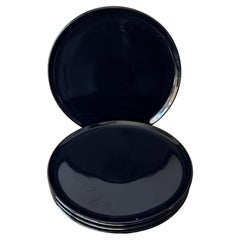 Set von 4 schwarz-kaviar glasierten, handgefertigten, organischen, modernen Esstellern