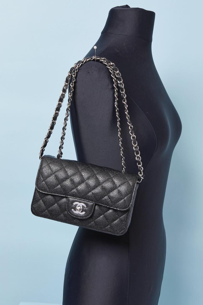 Schwarzer Kaviar Zeitlose Lederkette Tasche CHANEL 2018 im Angebot 1