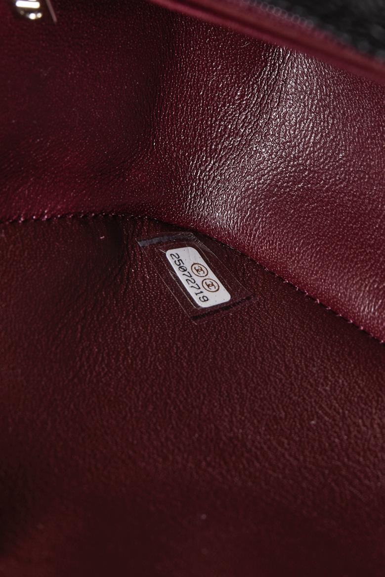 Schwarzer Kaviar Zeitlose Lederkette Tasche CHANEL 2018 im Angebot 2