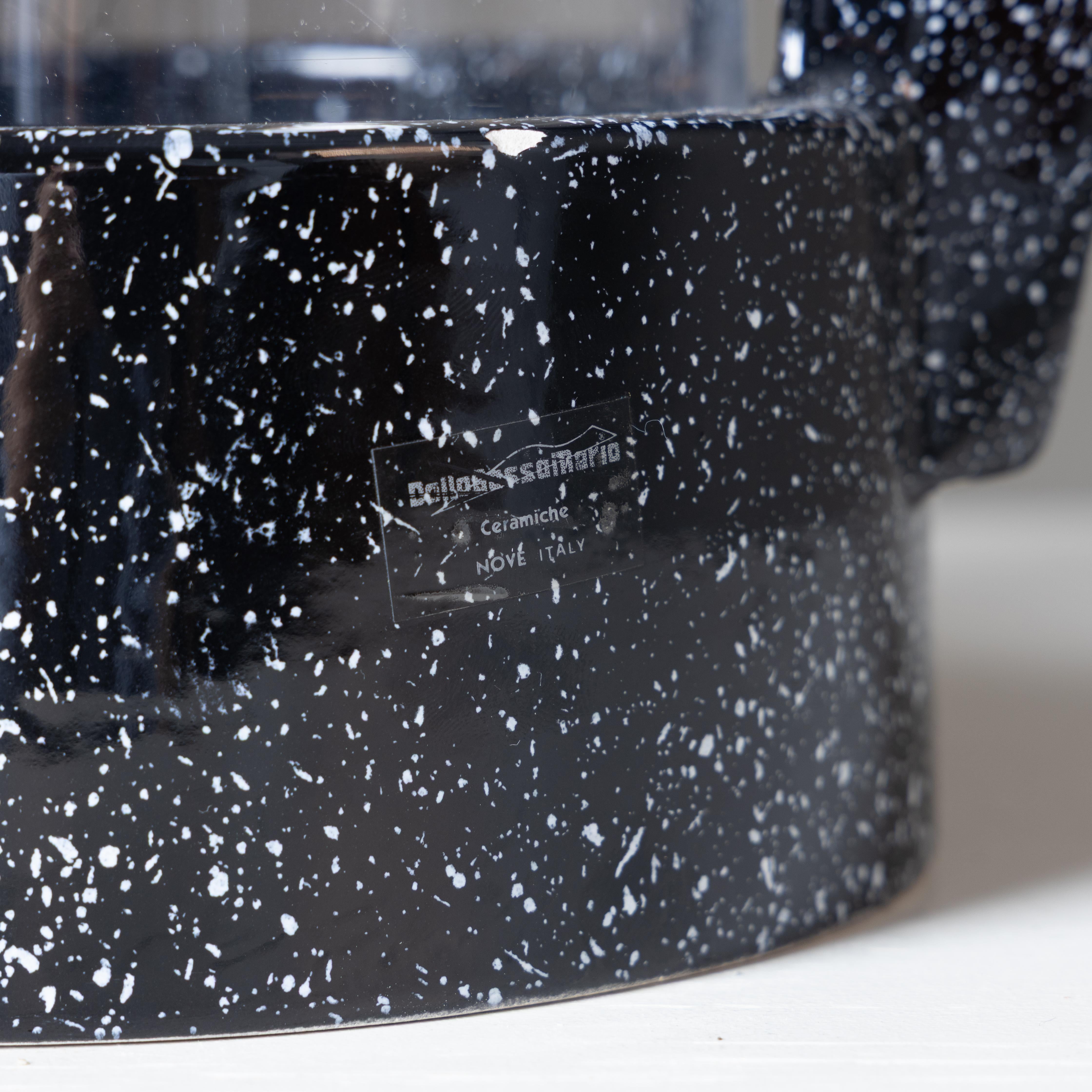 Italiano Vaso in ceramica nera e vetro Mario Dalla Gassa Nove ceramiche 1980 in vendita