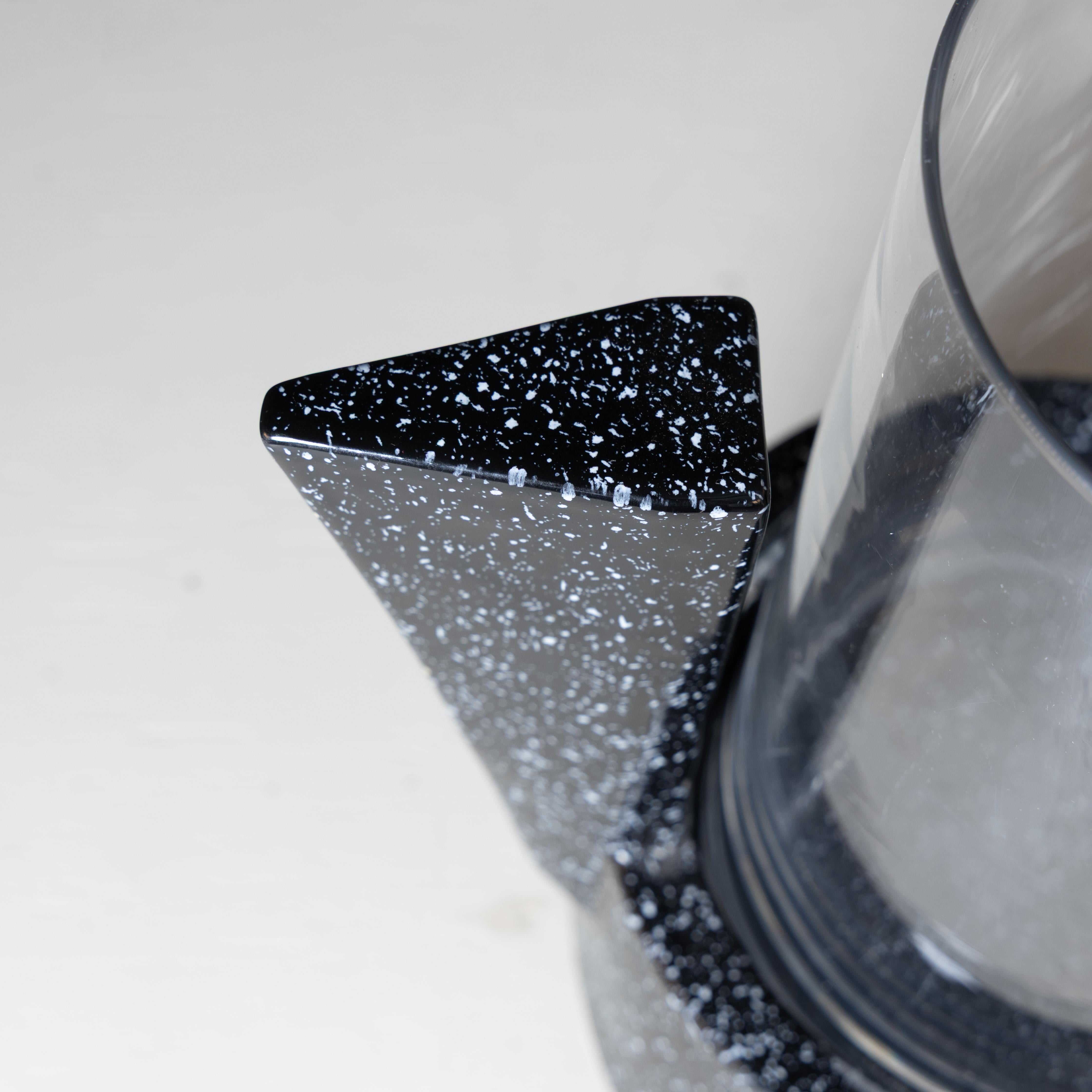 Vaso in ceramica nera e vetro Mario Dalla Gassa Nove ceramiche 1980 in vendita 2