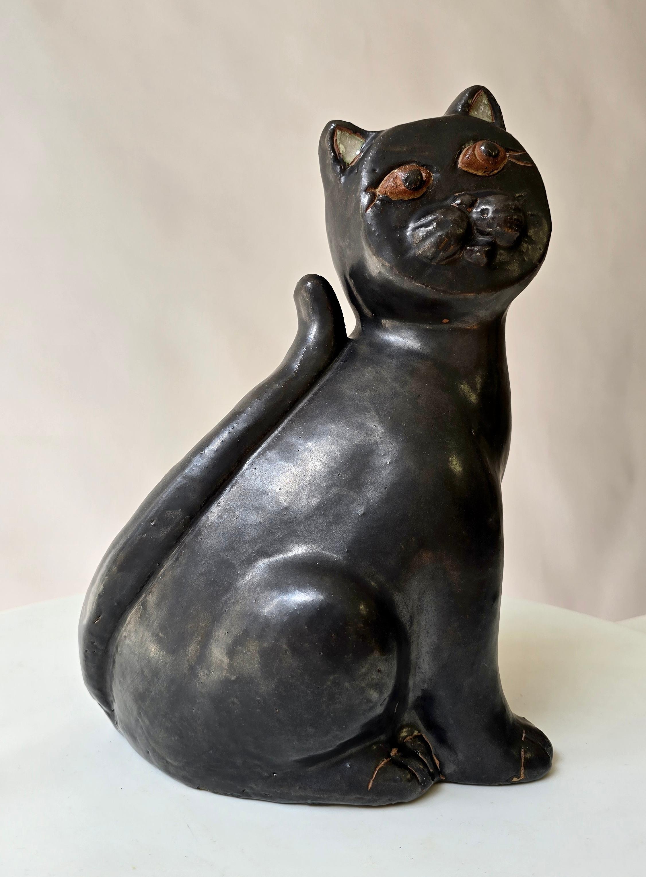 XX secolo Scultura di gatto in ceramica nera, stile metà del secolo scorso, in stile Vallauris AM in vendita