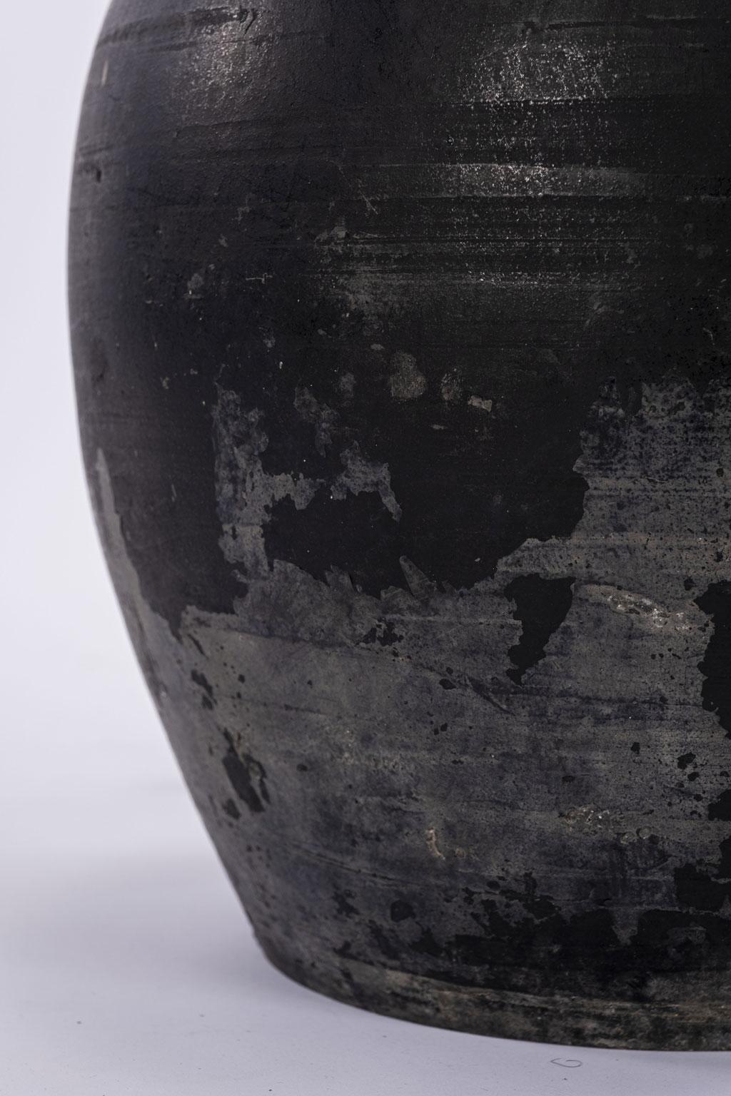 Black Ceramic Chinese Vase Lamp In Good Condition In Houston, TX