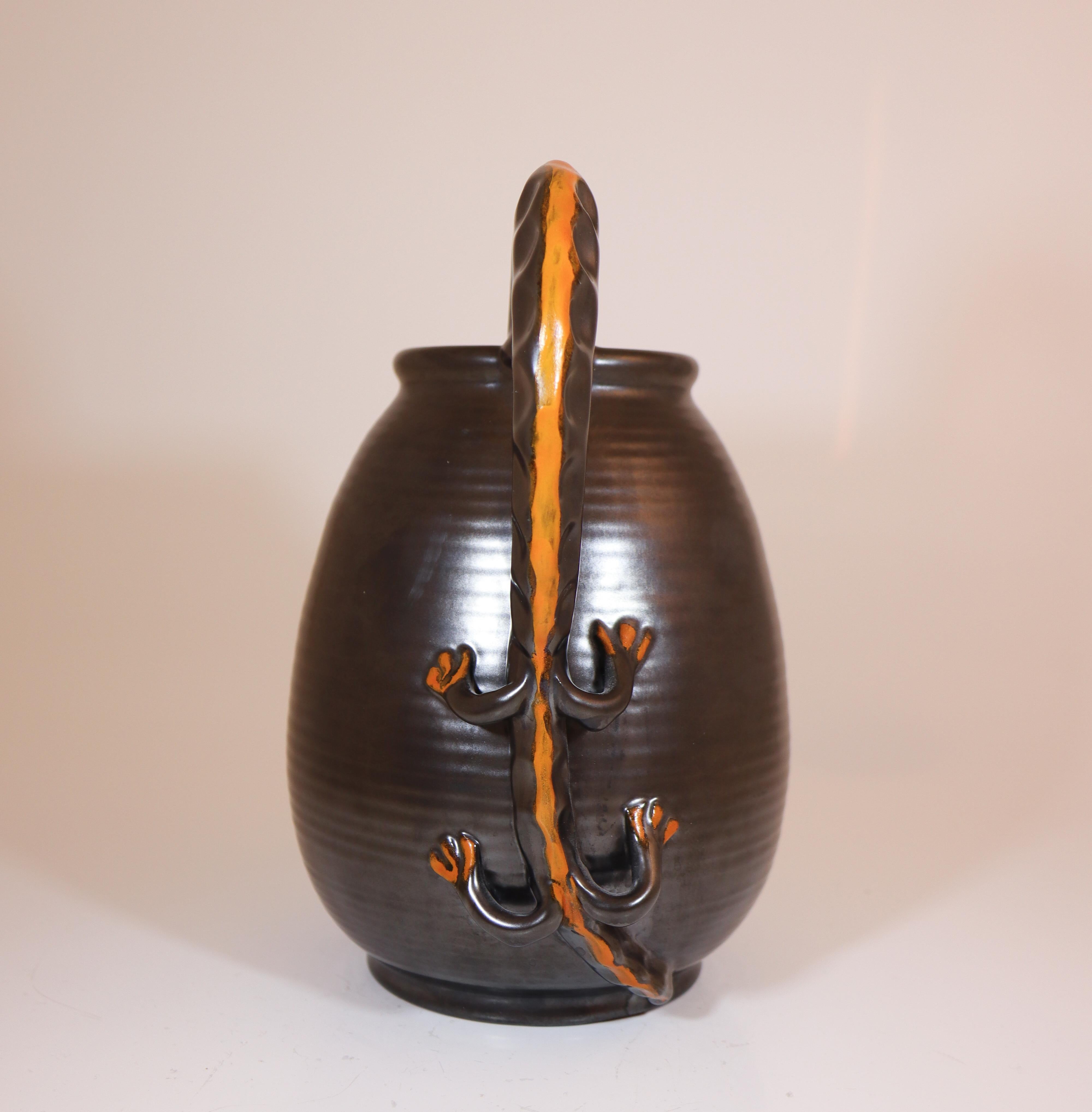 Pichet en céramique noire avec lézard - Art déco - Upsala Ekeby, Suède, années 1930 en vente 2