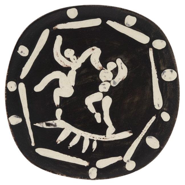 Pablo Picasso: schwarzer Keramikteller „Deux Danseurs“  im Angebot